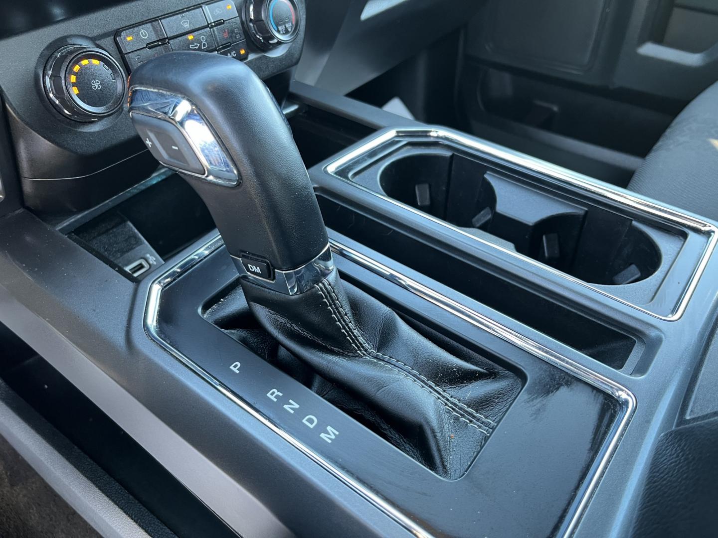 2020 Gray /Black Ford F-150 XLT SuperCrew 5.5-ft. Bed 4WD (1FTEW1E49LF) with an 3.5L V6 TWIN TURBO engine, Automatic transmission, located at 11115 Chardon Rd. , Chardon, OH, 44024, (440) 214-9705, 41.580246, -81.241943 - 2020 Ford F-150 XLT Crew Cab 4WD – Twin-Turbo Power with Max Trailer Tow Package and Aggressive Sport Styling! This 2020 Ford F-150 XLT Crew Cab 4WD is a strong, well-equipped full-size truck that’s ready for work or weekend towing. Powered by the potent 3.5L Twin-Turbo EcoBoost V6 engine paire - Photo#25