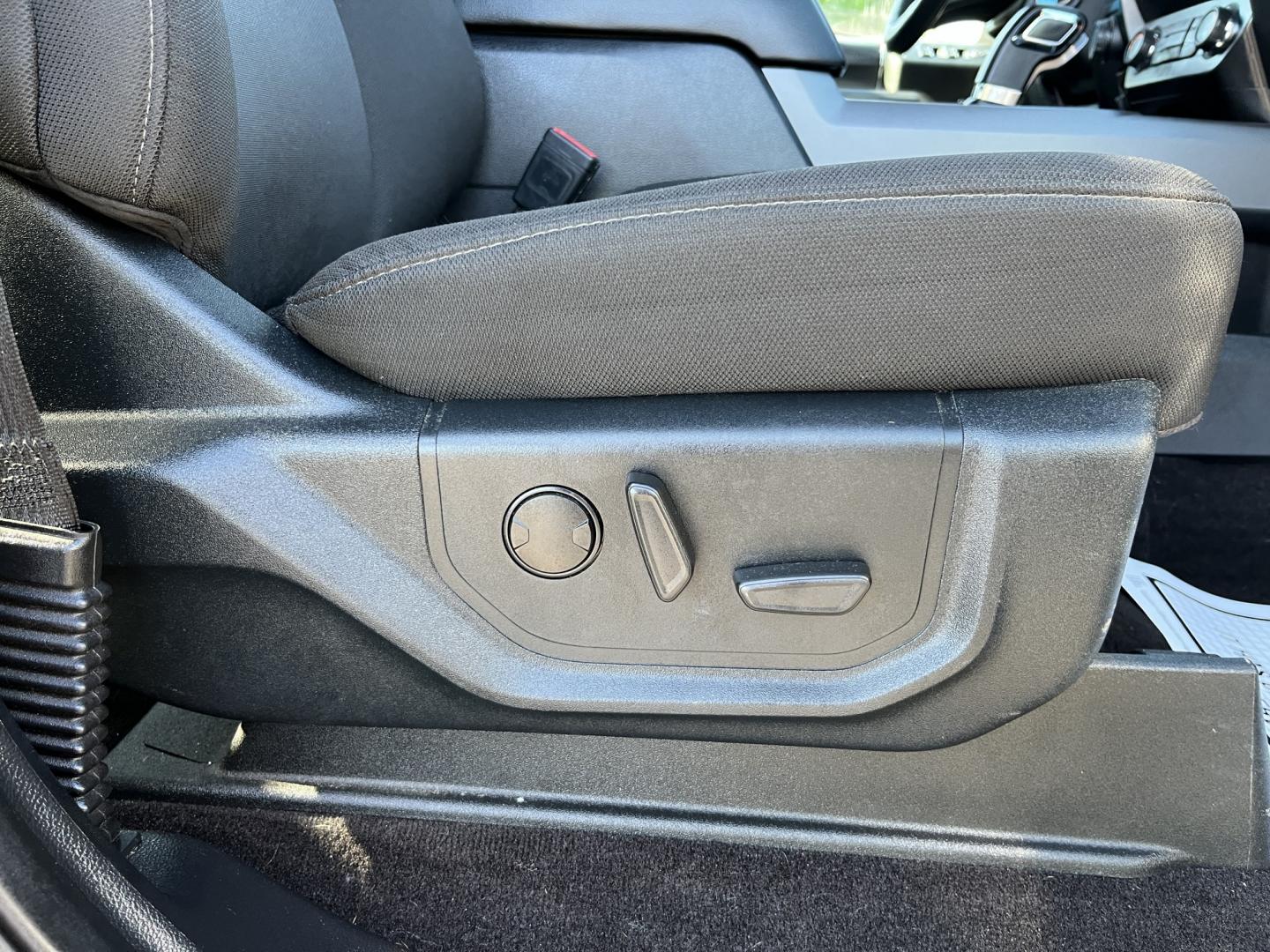 2020 Gray /Black Ford F-150 XLT SuperCrew 5.5-ft. Bed 4WD (1FTEW1E49LF) with an 3.5L V6 TWIN TURBO engine, Automatic transmission, located at 11115 Chardon Rd. , Chardon, OH, 44024, (440) 214-9705, 41.580246, -81.241943 - 2020 Ford F-150 XLT Crew Cab 4WD – Twin-Turbo Power with Max Trailer Tow Package and Aggressive Sport Styling! This 2020 Ford F-150 XLT Crew Cab 4WD is a strong, well-equipped full-size truck that’s ready for work or weekend towing. Powered by the potent 3.5L Twin-Turbo EcoBoost V6 engine paire - Photo#34