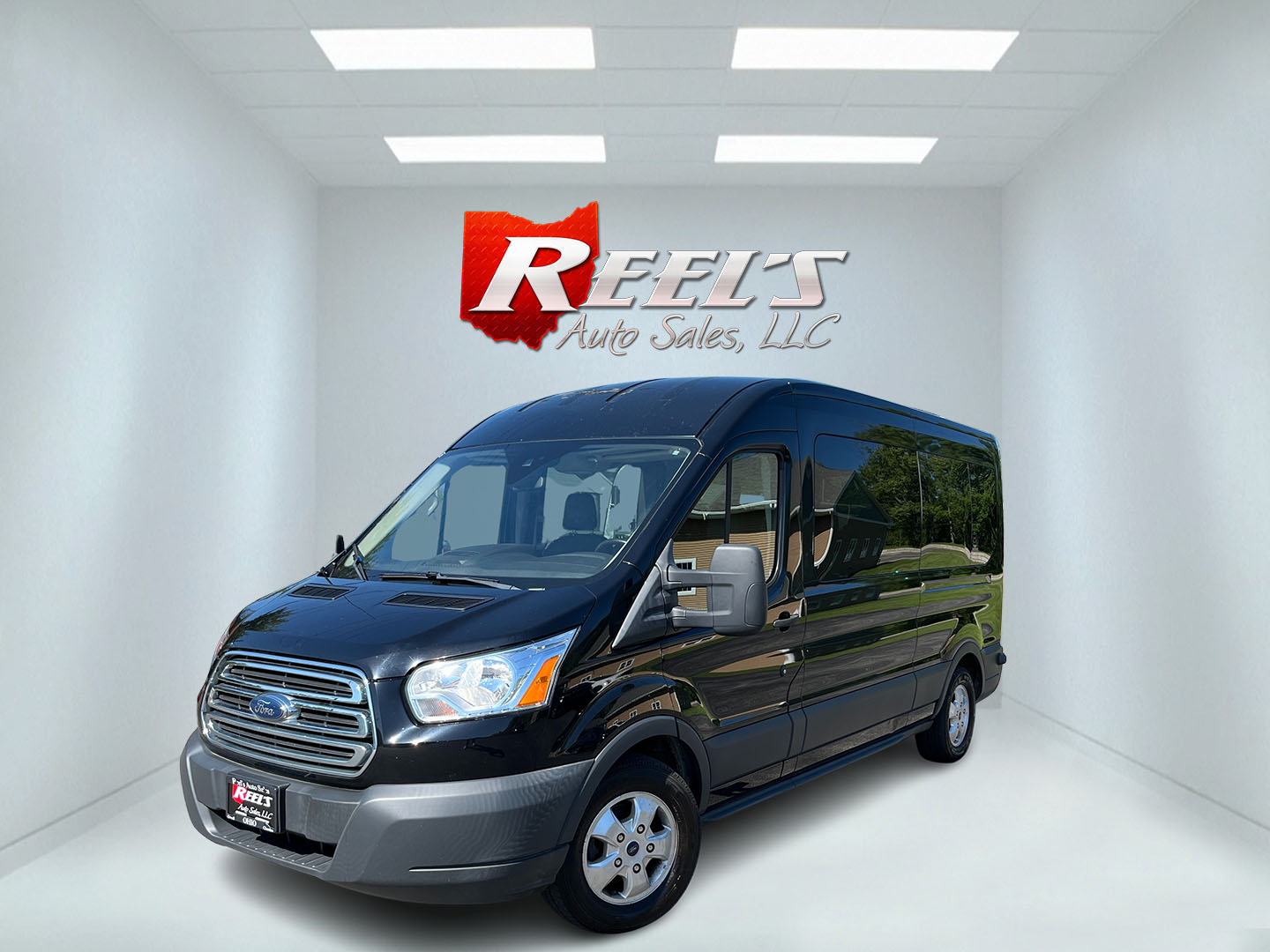 photo of 2018 Ford Transit 350 Wagon Med. Roof XLT w/Sliding Pass. 148-in. WB