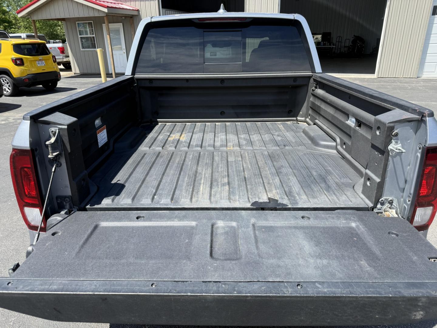 2018 Silver /Gray Honda Ridgeline RTL-E AWD (5FPYK3F79JB) with an 3.5L V6 SOHC 24V engine, Automatic transmission, located at 547 E. Main St., Orwell, OH, 44076, (440) 437-5893, 41.535435, -80.847855 - 2018 Honda Ridgeline RTL-E AWD – Premium Mid-Size Truck with Leather, Strong Towing, and Loaded Features! This sharp 2018 Honda Ridgeline RTL-E AWD is a refined and capable truck that combines car-like comfort with real truck utility. Powered by Honda’s smooth 3.5L Earth Dreams V6 engine paired - Photo#6