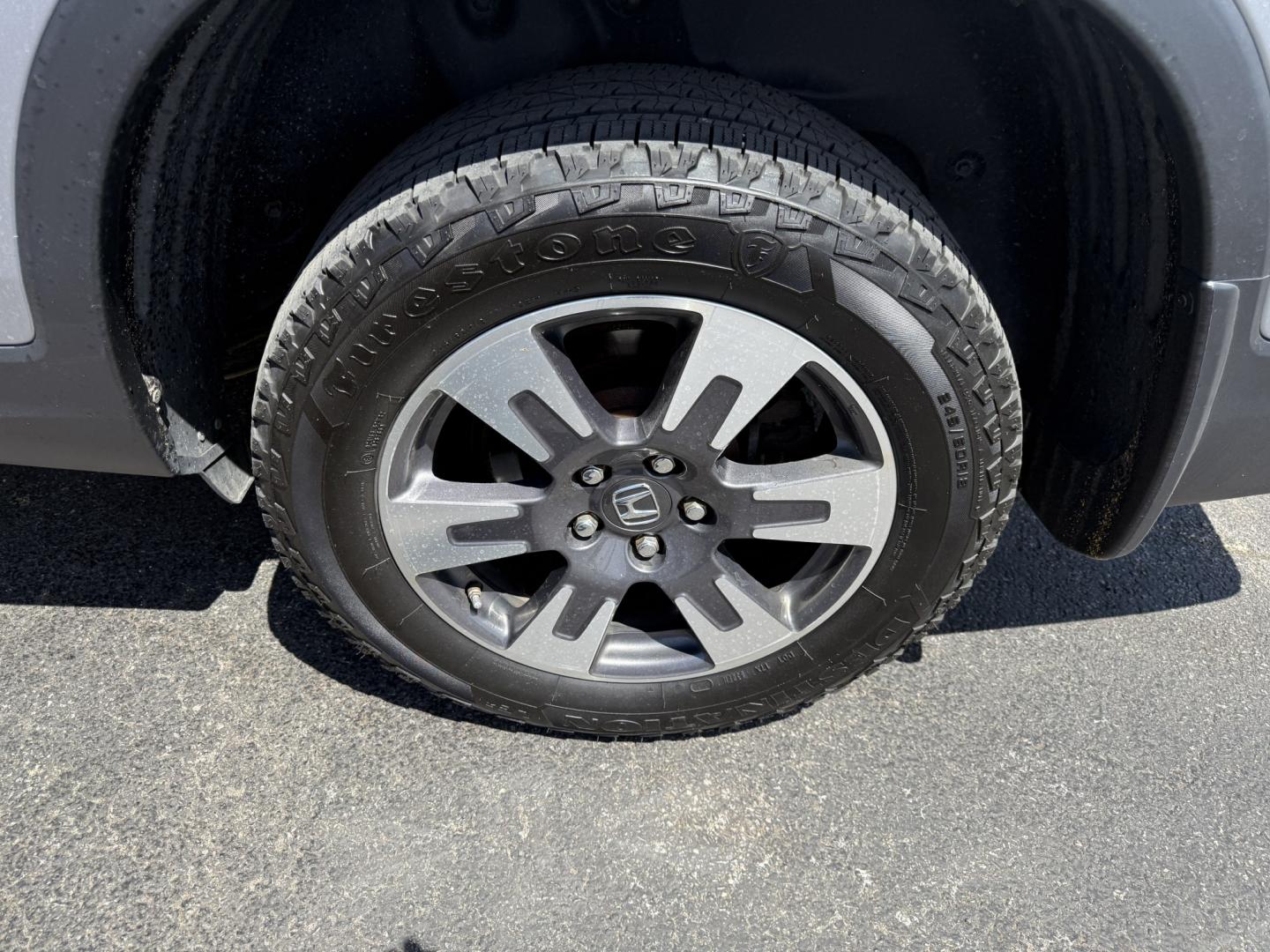 2018 Silver /Gray Honda Ridgeline RTL-E AWD (5FPYK3F79JB) with an 3.5L V6 SOHC 24V engine, Automatic transmission, located at 547 E. Main St., Orwell, OH, 44076, (440) 437-5893, 41.535435, -80.847855 - 2018 Honda Ridgeline RTL-E AWD – Premium Mid-Size Truck with Leather, Strong Towing, and Loaded Features! This sharp 2018 Honda Ridgeline RTL-E AWD is a refined and capable truck that combines car-like comfort with real truck utility. Powered by Honda’s smooth 3.5L Earth Dreams V6 engine paired - Photo#35