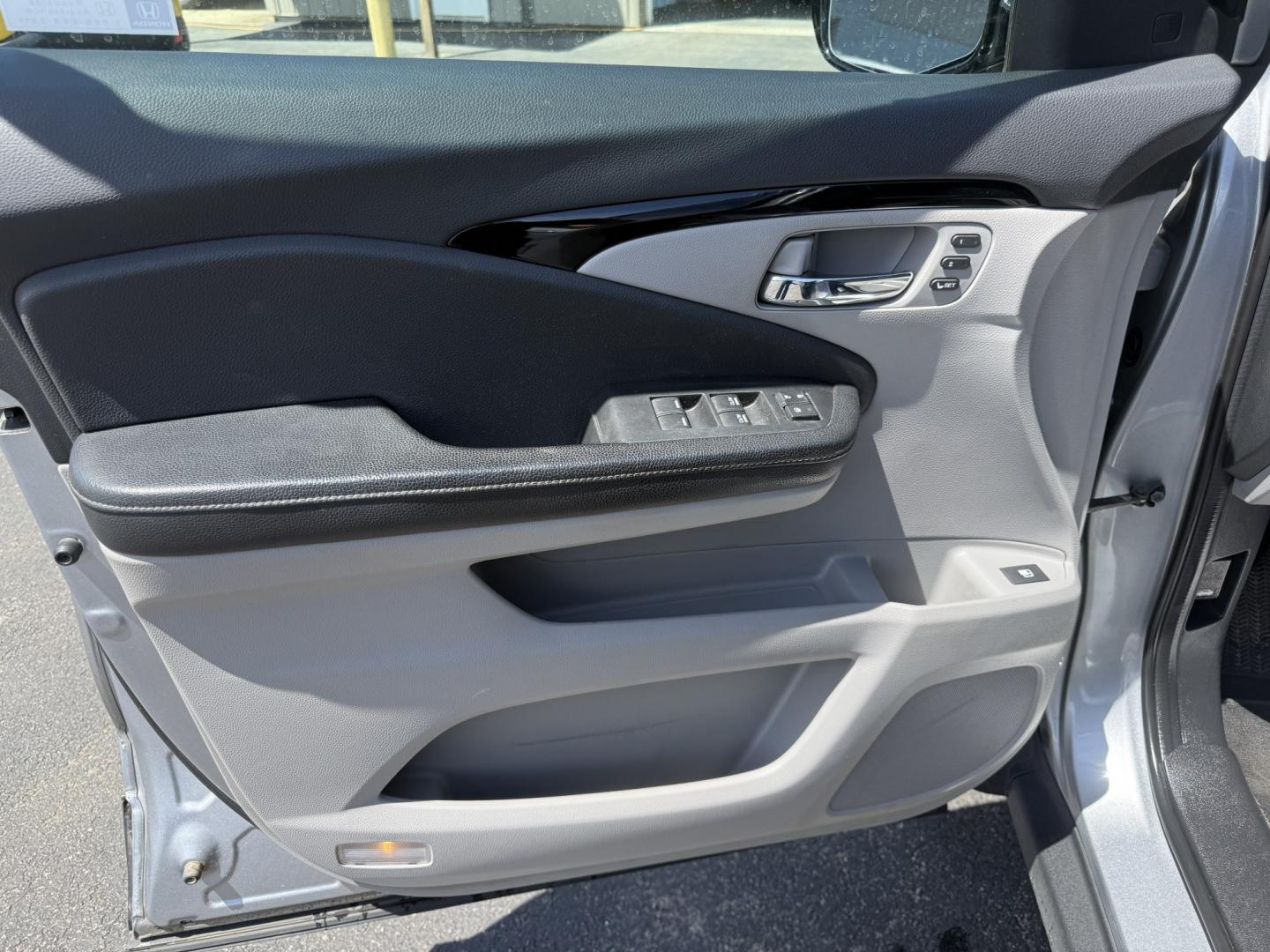 2018 Silver /Gray Honda Ridgeline RTL-E AWD (5FPYK3F79JB) with an 3.5L V6 SOHC 24V engine, Automatic transmission, located at 547 E. Main St., Orwell, OH, 44076, (440) 437-5893, 41.535435, -80.847855 - 2018 Honda Ridgeline RTL-E AWD – Premium Mid-Size Truck with Leather, Strong Towing, and Loaded Features! This sharp 2018 Honda Ridgeline RTL-E AWD is a refined and capable truck that combines car-like comfort with real truck utility. Powered by Honda’s smooth 3.5L Earth Dreams V6 engine paired - Photo#10