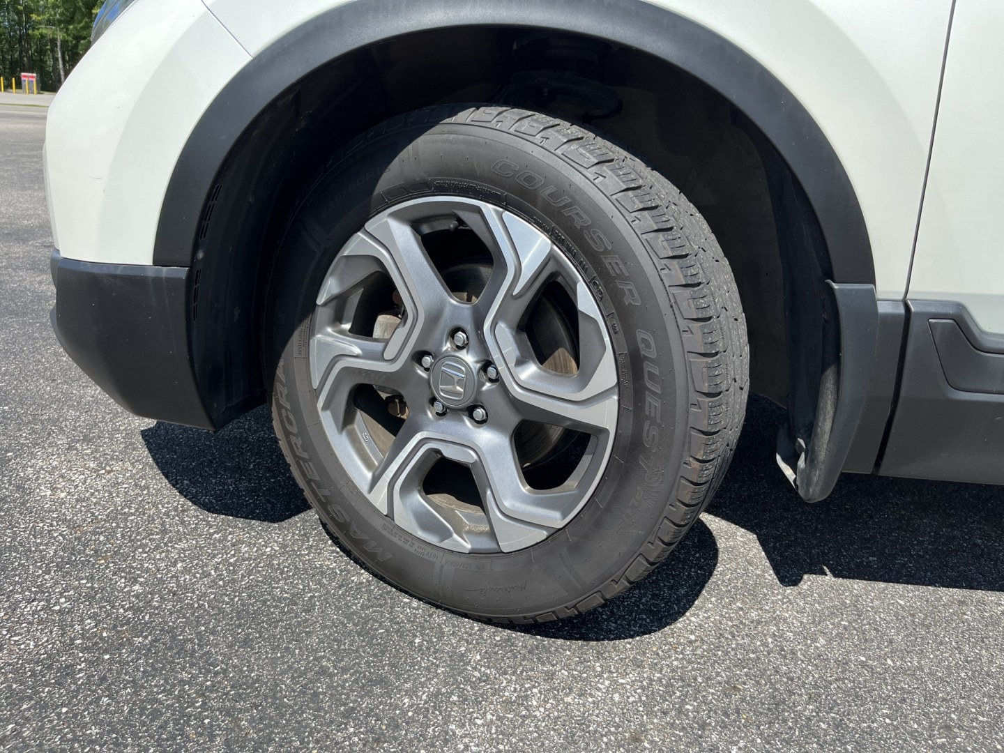 2018 White /Gray Honda CR-V EX AWD (2HKRW2H57JH) with an 1.5L I4 16V DOHC TURBO engine, Automatic transmission, located at 11115 Chardon Rd. , Chardon, OH, 44024, (440) 214-9705, 41.580246, -81.241943 - 2018 Honda CR-V EX AWD – Efficient Compact SUV with Everyday Comfort and Confidence If you want a compact SUV that balances efficiency, comfort, and all-weather capability, this 2018 Honda CR-V EX AWD is a practical choice. The 1.5L Turbocharged engine delivers responsive power and a strong 33 MP- Photo#12