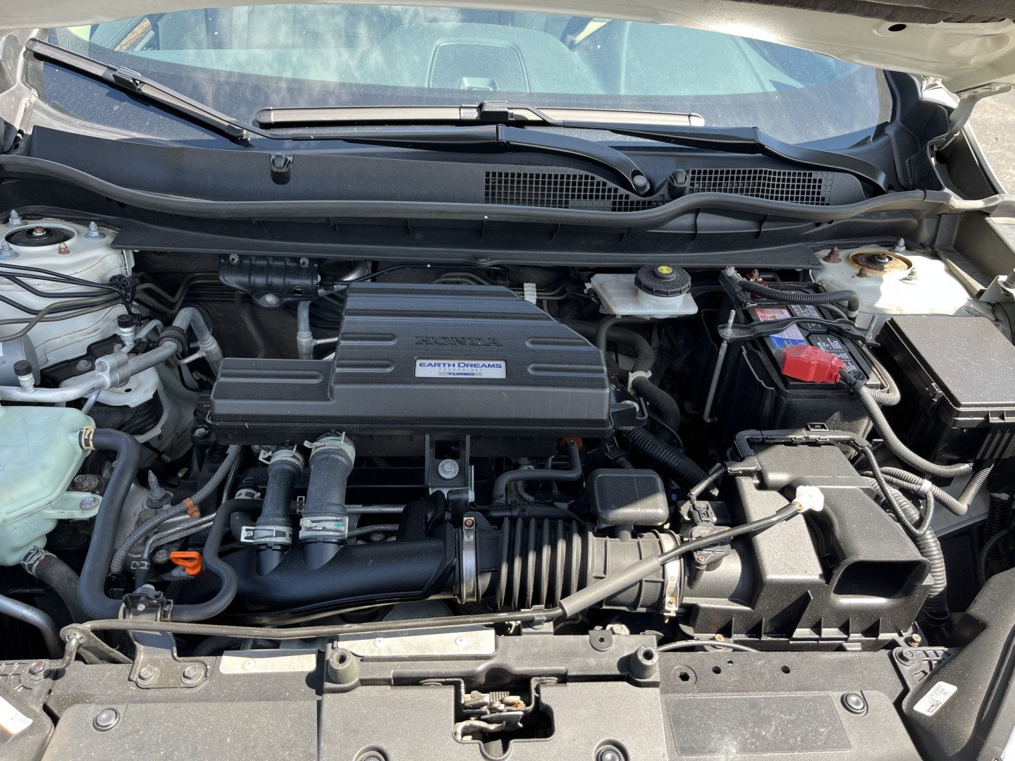 2018 White /Gray Honda CR-V EX AWD (2HKRW2H57JH) with an 1.5L I4 16V DOHC TURBO engine, Automatic transmission, located at 11115 Chardon Rd. , Chardon, OH, 44024, (440) 214-9705, 41.580246, -81.241943 - 2018 Honda CR-V EX AWD – Efficient Compact SUV with Everyday Comfort and Confidence If you want a compact SUV that balances efficiency, comfort, and all-weather capability, this 2018 Honda CR-V EX AWD is a practical choice. The 1.5L Turbocharged engine delivers responsive power and a strong 33 MP- Photo#13