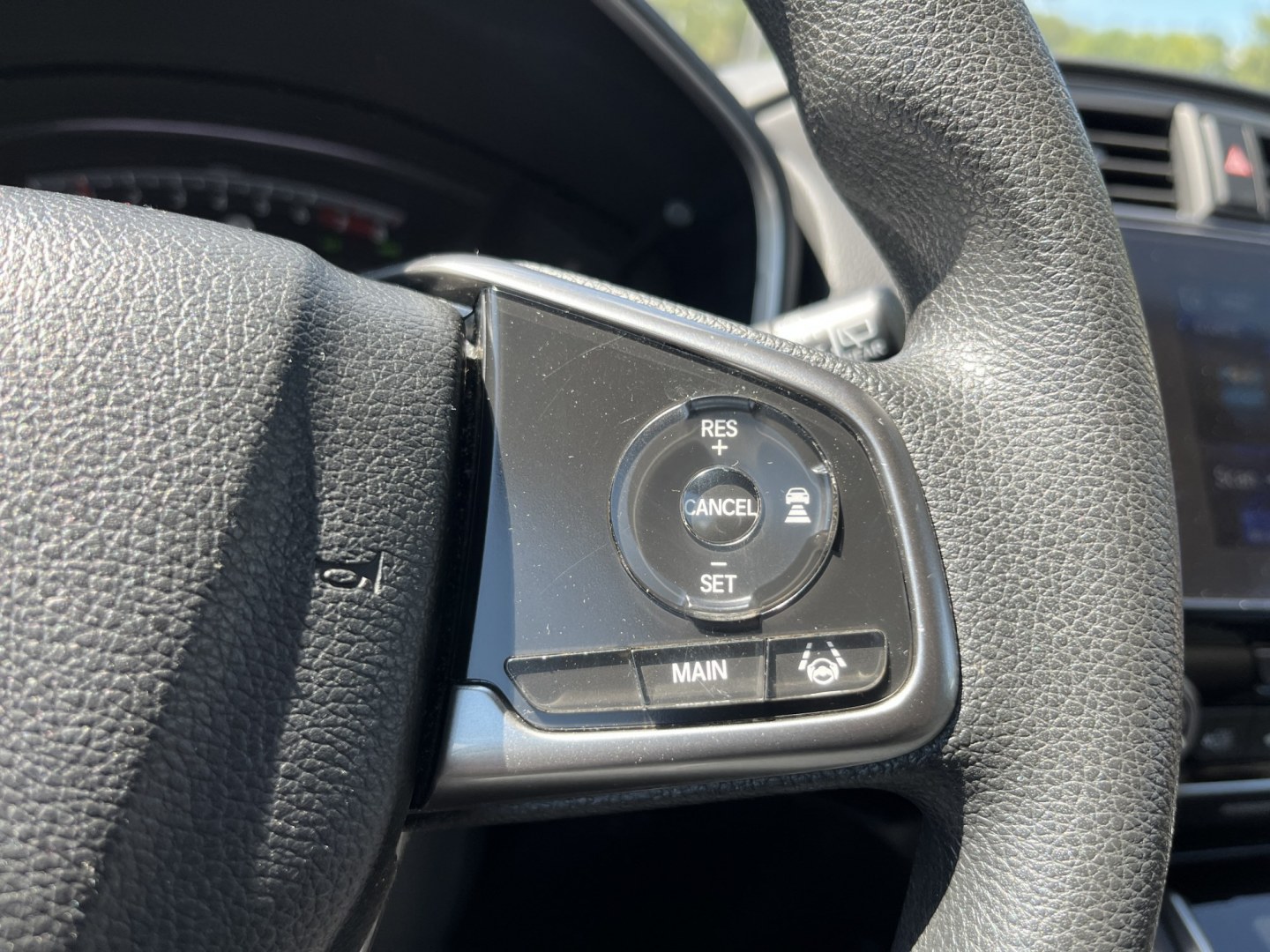 2018 White /Gray Honda CR-V EX AWD (2HKRW2H57JH) with an 1.5L I4 16V DOHC TURBO engine, Automatic transmission, located at 11115 Chardon Rd. , Chardon, OH, 44024, (440) 214-9705, 41.580246, -81.241943 - 2018 Honda CR-V EX AWD – Efficient Compact SUV with Everyday Comfort and Confidence If you want a compact SUV that balances efficiency, comfort, and all-weather capability, this 2018 Honda CR-V EX AWD is a practical choice. The 1.5L Turbocharged engine delivers responsive power and a strong 33 MP- Photo#20