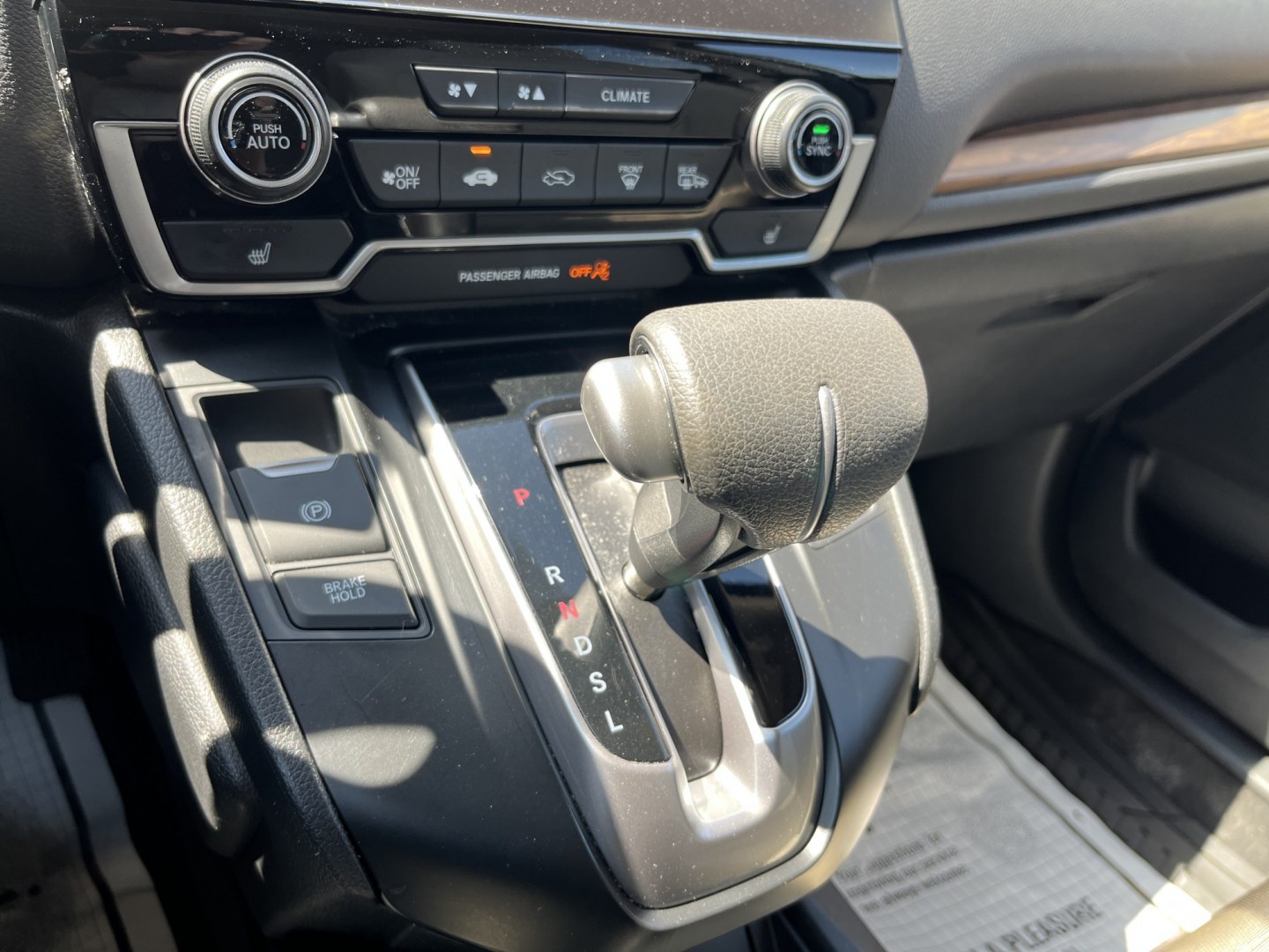 2018 White /Gray Honda CR-V EX AWD (2HKRW2H57JH) with an 1.5L I4 16V DOHC TURBO engine, Automatic transmission, located at 11115 Chardon Rd. , Chardon, OH, 44024, (440) 214-9705, 41.580246, -81.241943 - 2018 Honda CR-V EX AWD – Efficient Compact SUV with Everyday Comfort and Confidence If you want a compact SUV that balances efficiency, comfort, and all-weather capability, this 2018 Honda CR-V EX AWD is a practical choice. The 1.5L Turbocharged engine delivers responsive power and a strong 33 MP- Photo#24