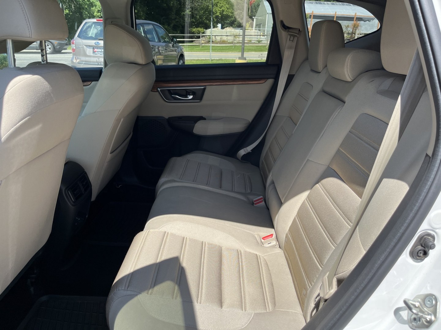 2018 White /Gray Honda CR-V EX AWD (2HKRW2H57JH) with an 1.5L I4 16V DOHC TURBO engine, Automatic transmission, located at 11115 Chardon Rd. , Chardon, OH, 44024, (440) 214-9705, 41.580246, -81.241943 - 2018 Honda CR-V EX AWD – Efficient Compact SUV with Everyday Comfort and Confidence If you want a compact SUV that balances efficiency, comfort, and all-weather capability, this 2018 Honda CR-V EX AWD is a practical choice. The 1.5L Turbocharged engine delivers responsive power and a strong 33 MP- Photo#27