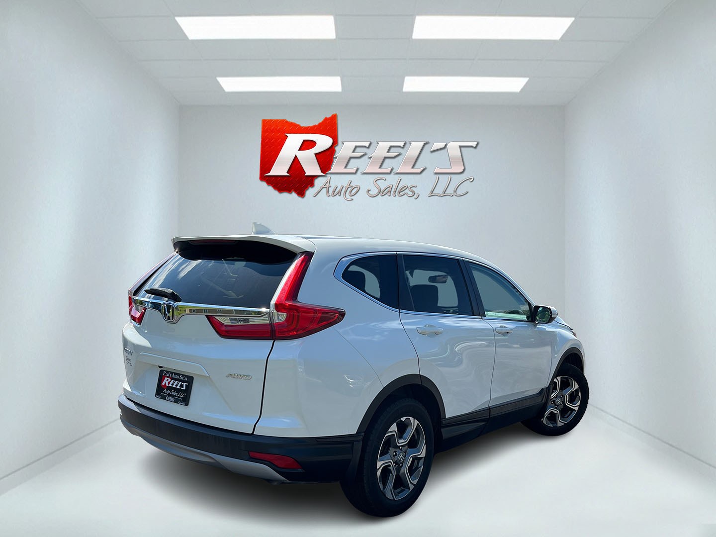 2018 White /Gray Honda CR-V EX AWD (2HKRW2H57JH) with an 1.5L I4 16V DOHC TURBO engine, Automatic transmission, located at 11115 Chardon Rd. , Chardon, OH, 44024, (440) 214-9705, 41.580246, -81.241943 - 2018 Honda CR-V EX AWD – Efficient Compact SUV with Everyday Comfort and Confidence If you want a compact SUV that balances efficiency, comfort, and all-weather capability, this 2018 Honda CR-V EX AWD is a practical choice. The 1.5L Turbocharged engine delivers responsive power and a strong 33 MP- Photo#6