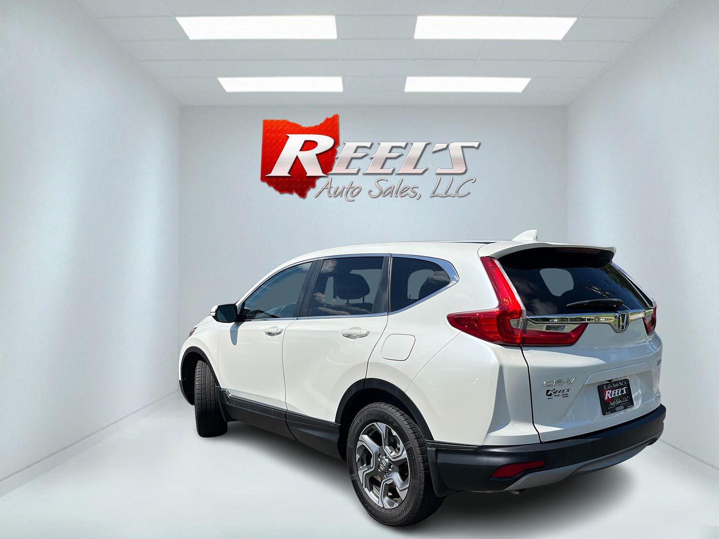 2018 White /Gray Honda CR-V EX AWD (2HKRW2H57JH) with an 1.5L I4 16V DOHC TURBO engine, Automatic transmission, located at 11115 Chardon Rd. , Chardon, OH, 44024, (440) 214-9705, 41.580246, -81.241943 - 2018 Honda CR-V EX AWD – Efficient Compact SUV with Everyday Comfort and Confidence If you want a compact SUV that balances efficiency, comfort, and all-weather capability, this 2018 Honda CR-V EX AWD is a practical choice. The 1.5L Turbocharged engine delivers responsive power and a strong 33 MP- Photo#9