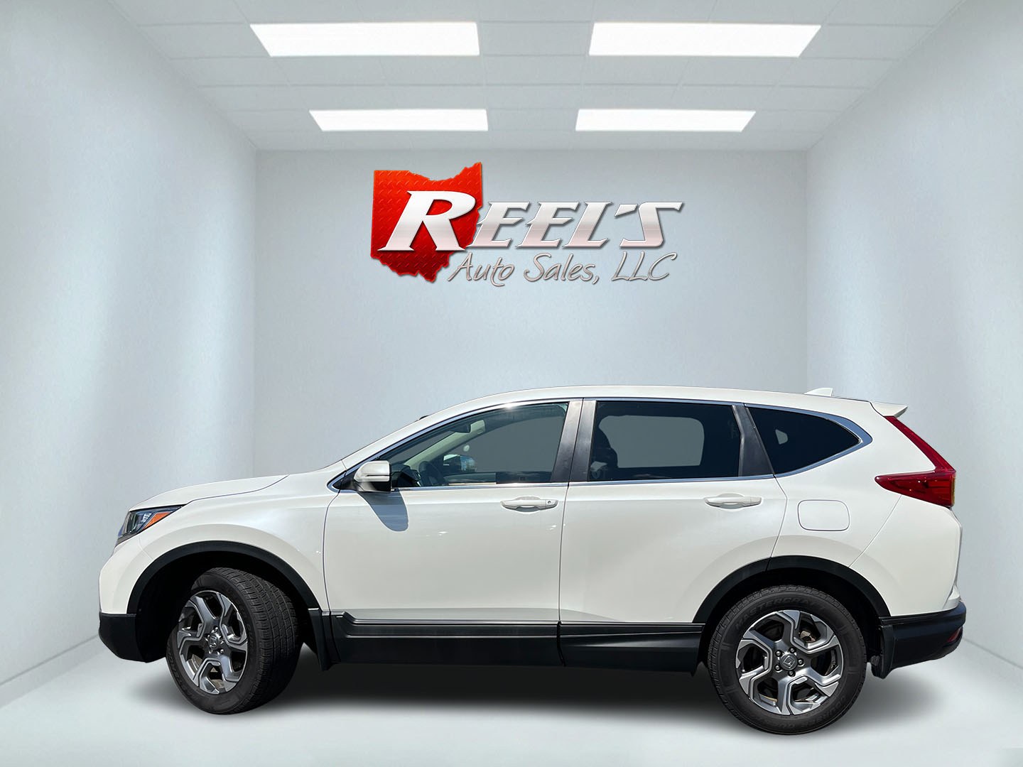 2018 White /Gray Honda CR-V EX AWD (2HKRW2H57JH) with an 1.5L I4 16V DOHC TURBO engine, Automatic transmission, located at 11115 Chardon Rd. , Chardon, OH, 44024, (440) 214-9705, 41.580246, -81.241943 - 2018 Honda CR-V EX AWD – Efficient Compact SUV with Everyday Comfort and Confidence If you want a compact SUV that balances efficiency, comfort, and all-weather capability, this 2018 Honda CR-V EX AWD is a practical choice. The 1.5L Turbocharged engine delivers responsive power and a strong 33 MP- Photo#11