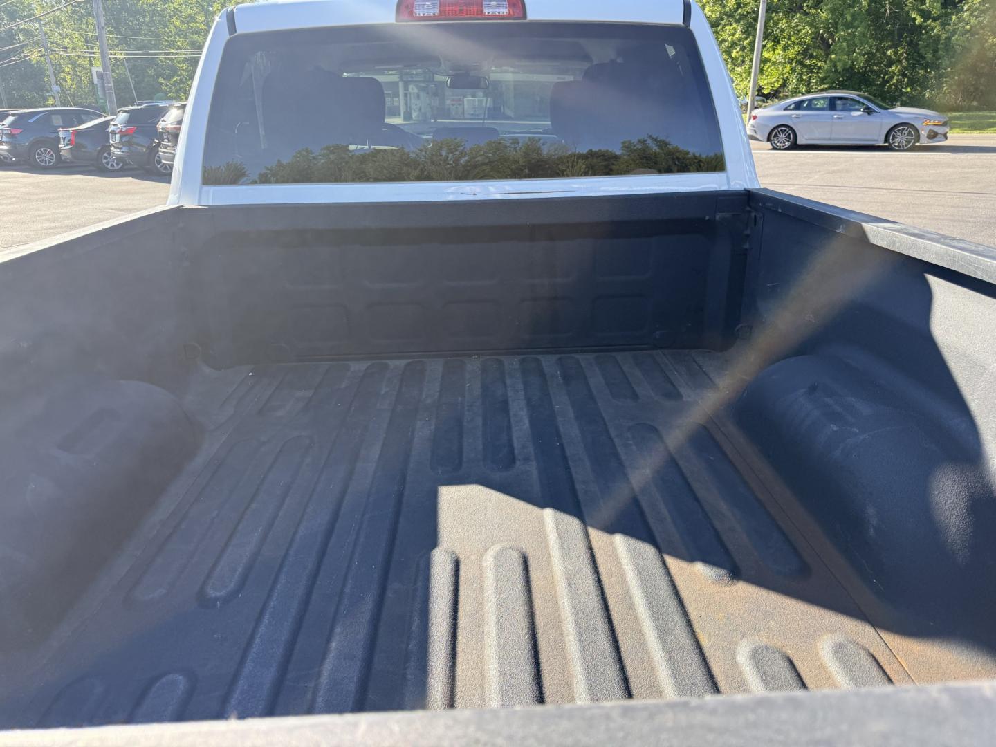 2017 White /Black RAM 2500 Tradesman Crew Cab SWB 4WD (3C6UR5CL3HG) with an 6.7L I6 OHV 24V TURBO DIESEL engine, Automatic transmission, located at 11115 Chardon Rd. , Chardon, OH, 44024, (440) 214-9705, 41.580246, -81.241943 - 2017 Ram 2500 Tradesman Crew Cab 4WD Cummins – Heavy-Duty Diesel Power with Snow Chief Package and Massive Towing Capacity! This 2017 Ram 2500 Tradesman Crew Cab 4WD is a serious work truck built for tough jobs and harsh winters. Powered by the legendary 6.7L Cummins I6 Turbo Diesel engine paired - Photo#9
