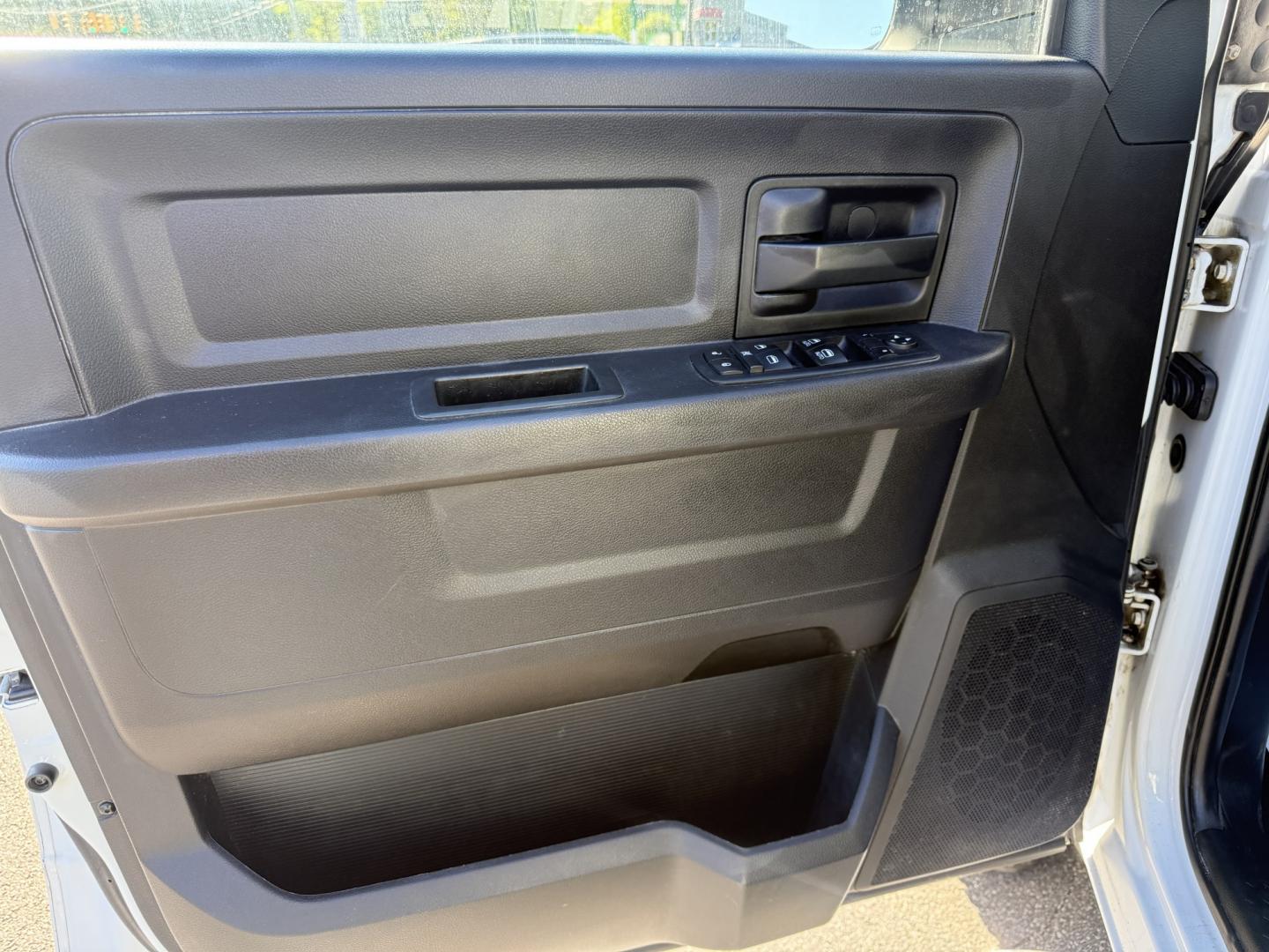 2017 White /Black RAM 2500 Tradesman Crew Cab SWB 4WD (3C6UR5CL3HG) with an 6.7L I6 OHV 24V TURBO DIESEL engine, Automatic transmission, located at 11115 Chardon Rd. , Chardon, OH, 44024, (440) 214-9705, 41.580246, -81.241943 - 2017 Ram 2500 Tradesman Crew Cab 4WD Cummins – Heavy-Duty Diesel Power with Snow Chief Package and Massive Towing Capacity! This 2017 Ram 2500 Tradesman Crew Cab 4WD is a serious work truck built for tough jobs and harsh winters. Powered by the legendary 6.7L Cummins I6 Turbo Diesel engine paired - Photo#32