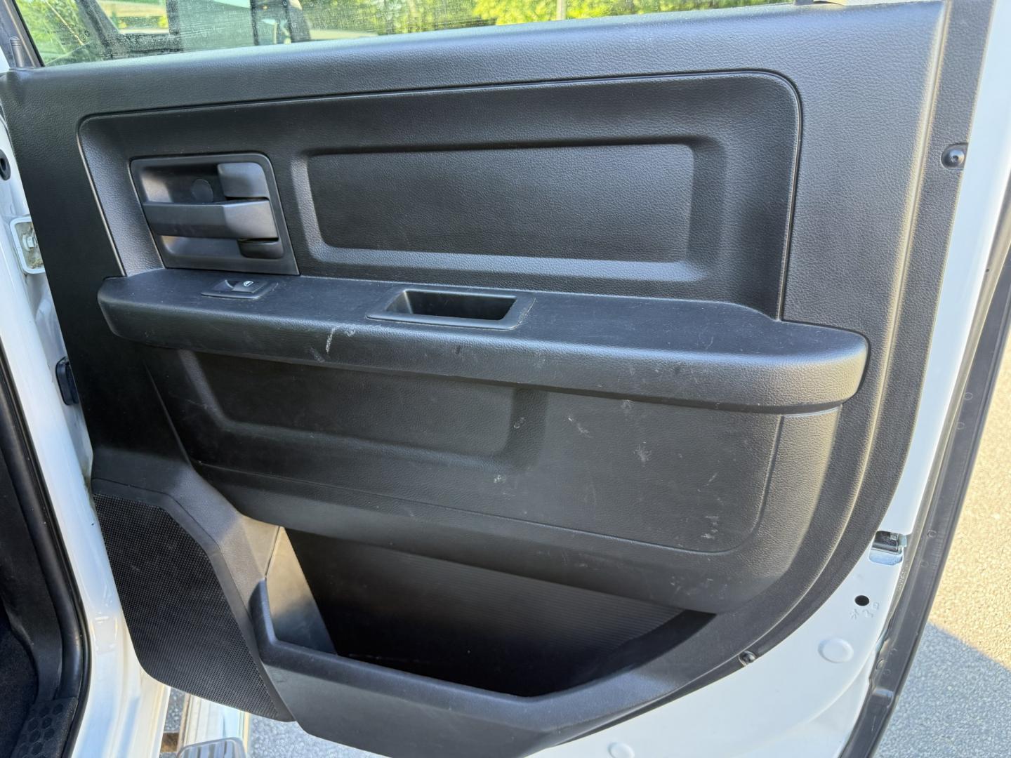 2017 White /Black RAM 2500 Tradesman Crew Cab SWB 4WD (3C6UR5CL3HG) with an 6.7L I6 OHV 24V TURBO DIESEL engine, Automatic transmission, located at 11115 Chardon Rd. , Chardon, OH, 44024, (440) 214-9705, 41.580246, -81.241943 - 2017 Ram 2500 Tradesman Crew Cab 4WD Cummins – Heavy-Duty Diesel Power with Snow Chief Package and Massive Towing Capacity! This 2017 Ram 2500 Tradesman Crew Cab 4WD is a serious work truck built for tough jobs and harsh winters. Powered by the legendary 6.7L Cummins I6 Turbo Diesel engine paired - Photo#37