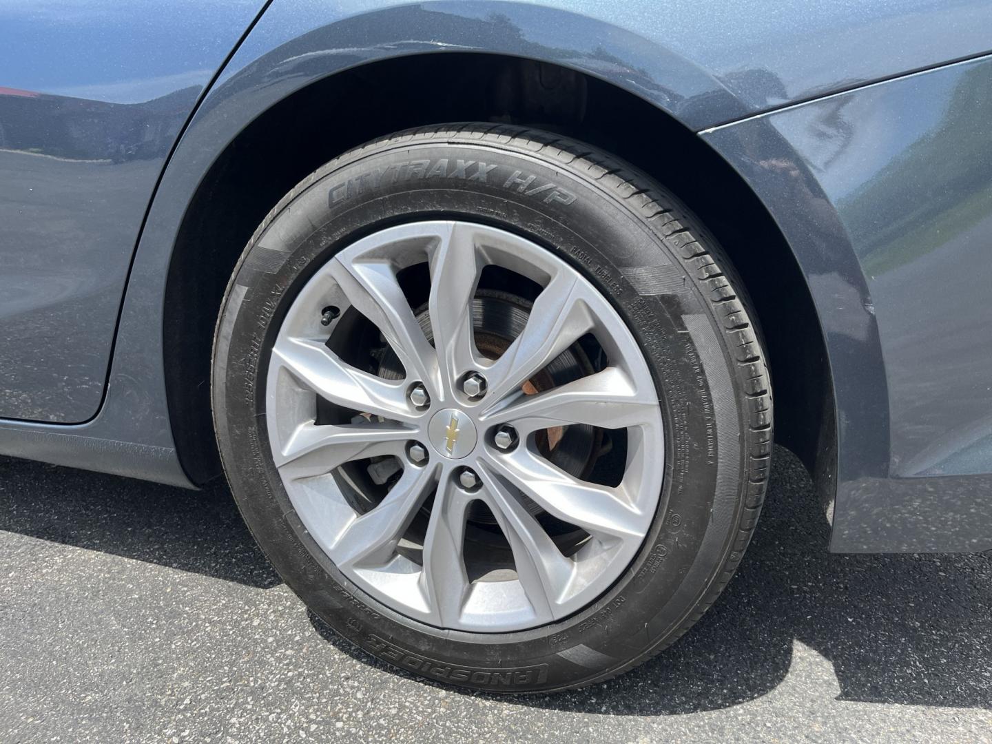 2019 Gray /Black Chevrolet Malibu LT (1G1ZD5ST7KF) with an 1.5L I4 DOHC 16V Turbo engine, Automatic transmission, located at 11115 Chardon Rd. , Chardon, OH, 44024, (440) 214-9705, 41.580246, -81.241943 - 2019 Chevrolet Malibu LT – Efficient Turbo Sedan with Leather, Heated Seats, and Modern Tech! This sharp 2019 Chevrolet Malibu LT is a clean, fuel-efficient sedan that offers a great balance of performance, comfort, and value. Powered by a responsive 1.5L Turbocharged EcoTec engine, it delivers s - Photo#10