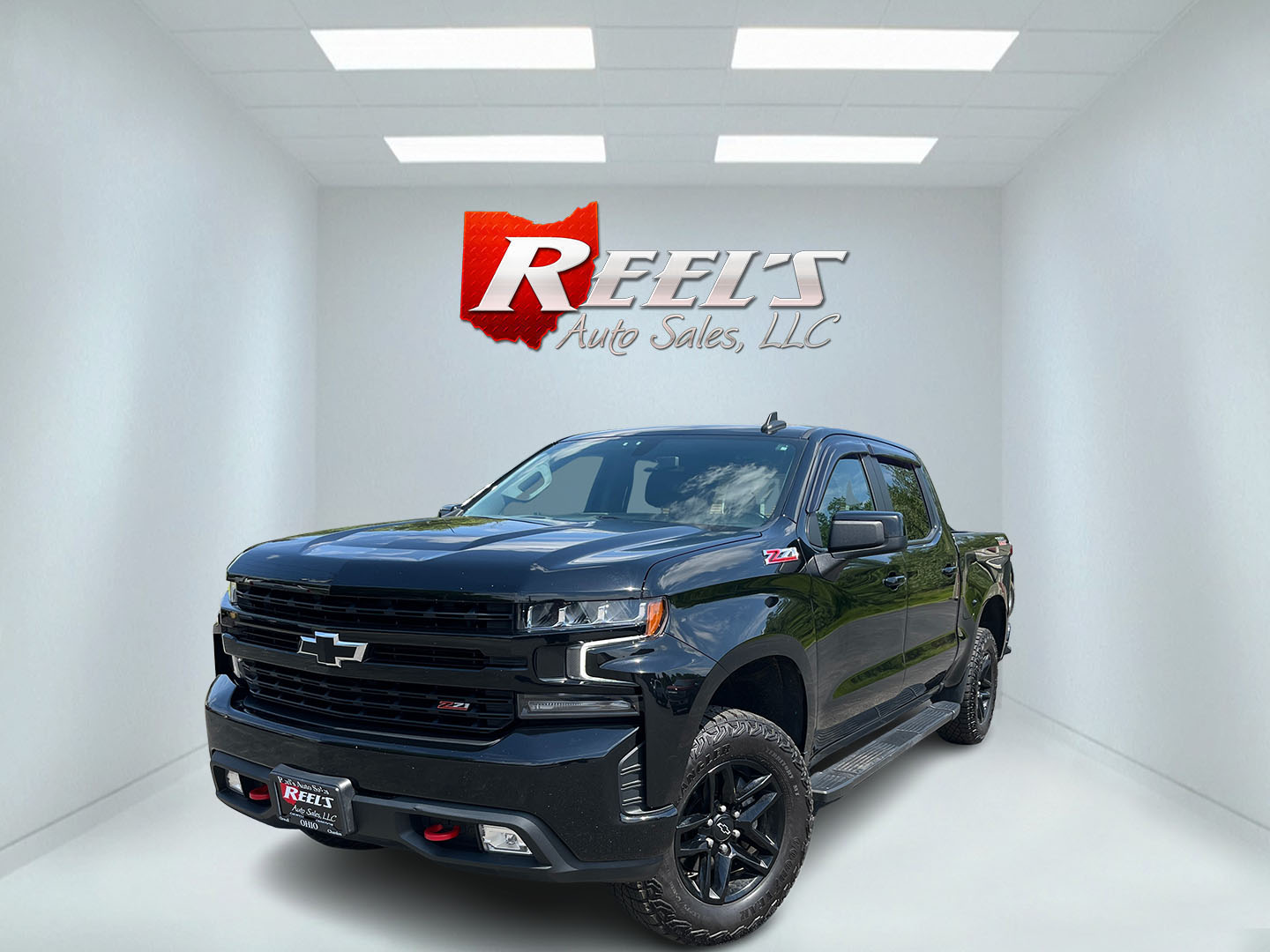 photo of 2022 Chevrolet Silverado 1500 LT Trail Boss Crew Cab 4WD