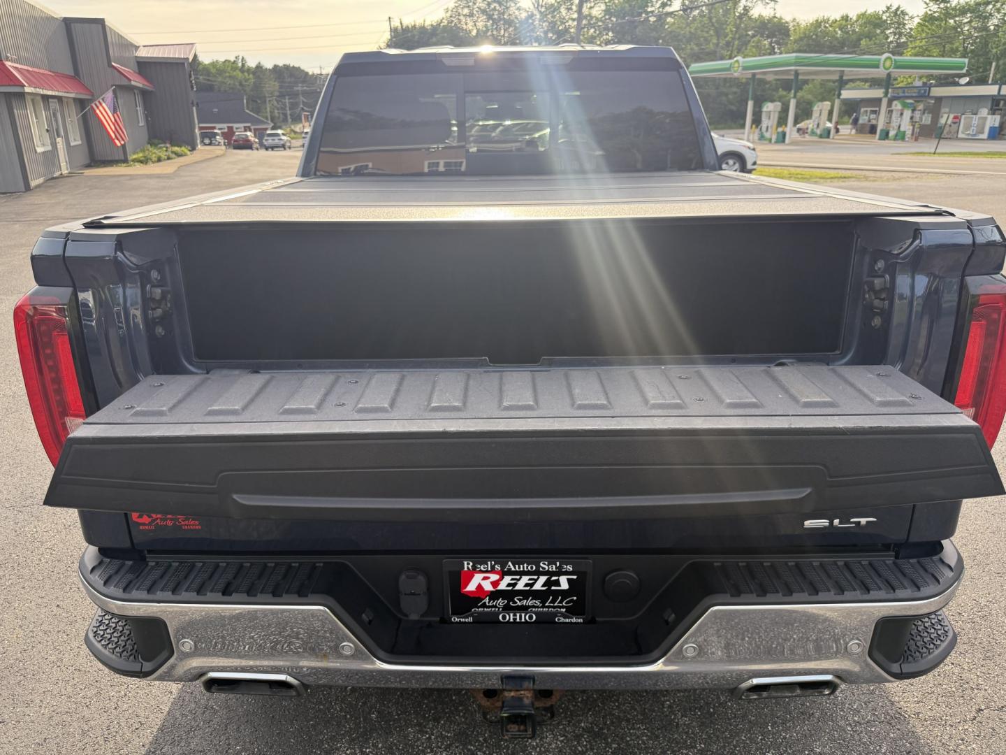 2020 Blue /Black GMC Sierra 1500 SLT Crew Cab Short Box 4WD (3GTU9DED0LG) with an 5.3L V8 OHV 16V engine, Automatic transmission, located at 547 E. Main St., Orwell, OH, 44076, (440) 437-5893, 41.535435, -80.847855 - 2020 GMC Sierra 1500 SLT Crew Cab 4WD – Texas Edition with X31 Off-Road Package and Loaded Luxury Features! This sharp 2020 GMC Sierra 1500 SLT Crew Cab 4WD is a premium, well-equipped truck that combines strong performance, off-road capability, and upscale comfort. Powered by a reliable 5.3L Eco- Photo#30