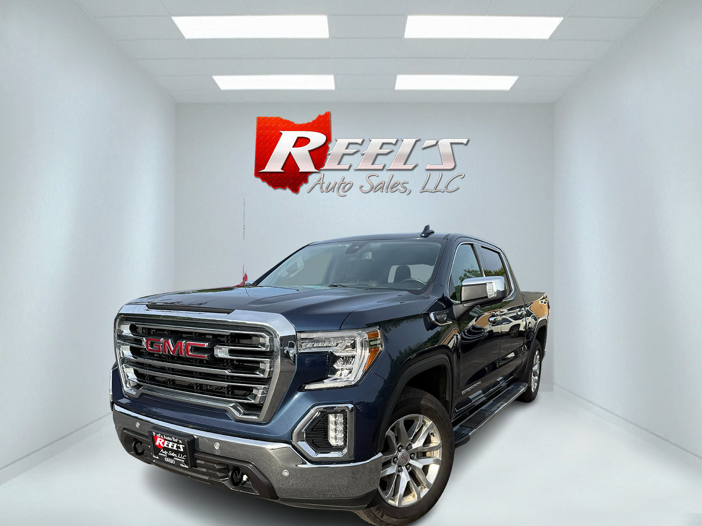 photo of 2020 GMC Sierra 1500 SLT Crew Cab Short Box 4WD