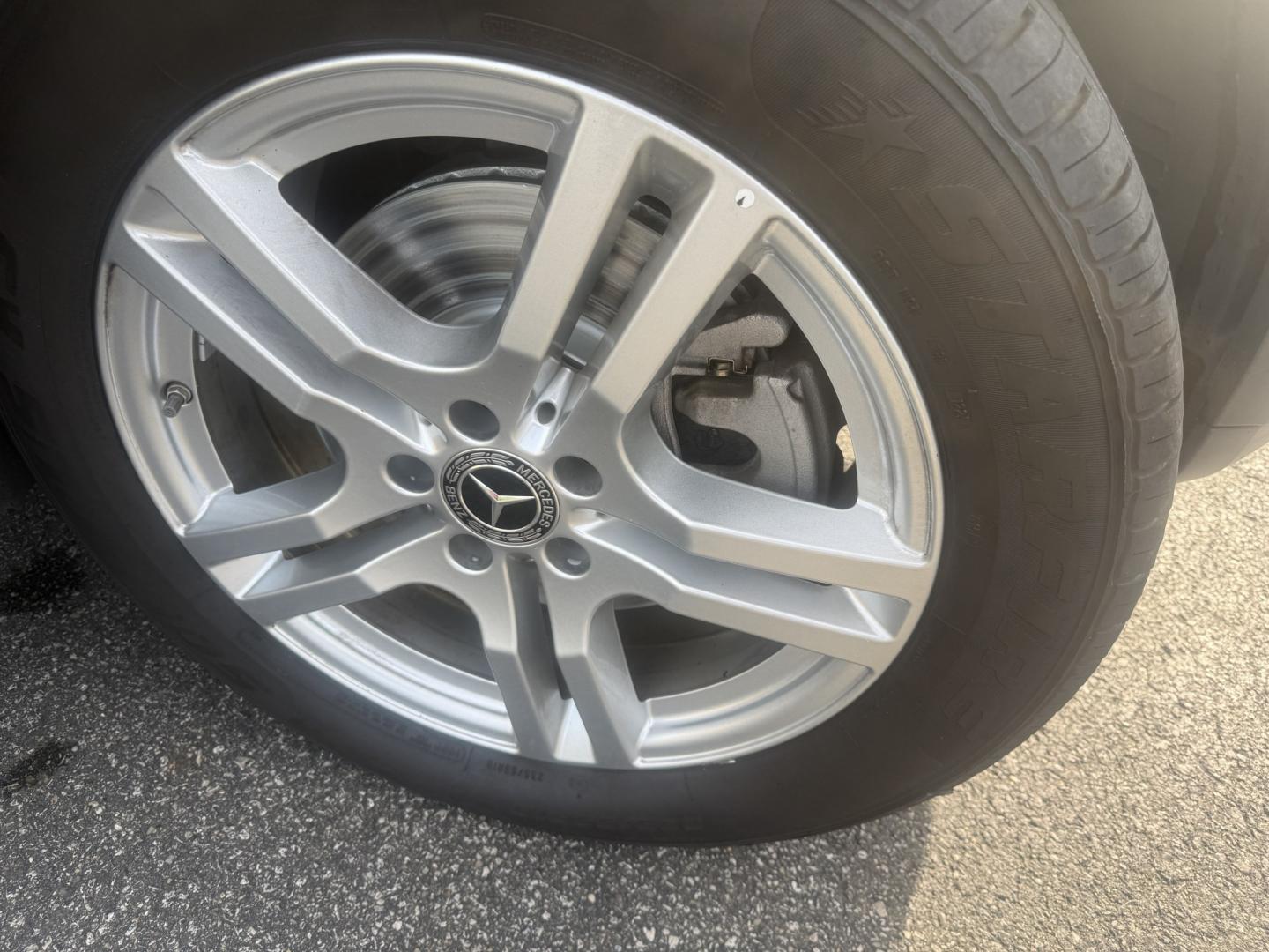 2022 Silver /Black Mercedes-Benz GLB-Class GLB 250 4MATIC (W1N4M4HB2NW) with an 2.0L I4 DOHC 16V Turbo engine, Automatic transmission, located at 11115 Chardon Rd. , Chardon, OH, 44024, (440) 214-9705, 41.580246, -81.241943- Photo#4