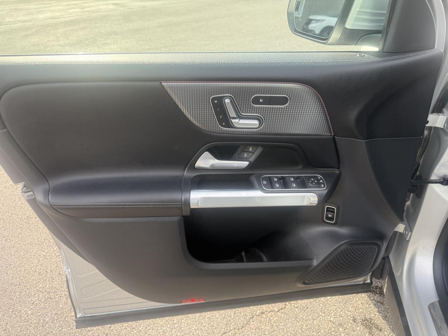 2022 Silver /Black Mercedes-Benz GLB-Class GLB 250 4MATIC (W1N4M4HB2NW) with an 2.0L I4 DOHC 16V Turbo engine, Automatic transmission, located at 11115 Chardon Rd. , Chardon, OH, 44024, (440) 214-9705, 41.580246, -81.241943- Photo#7