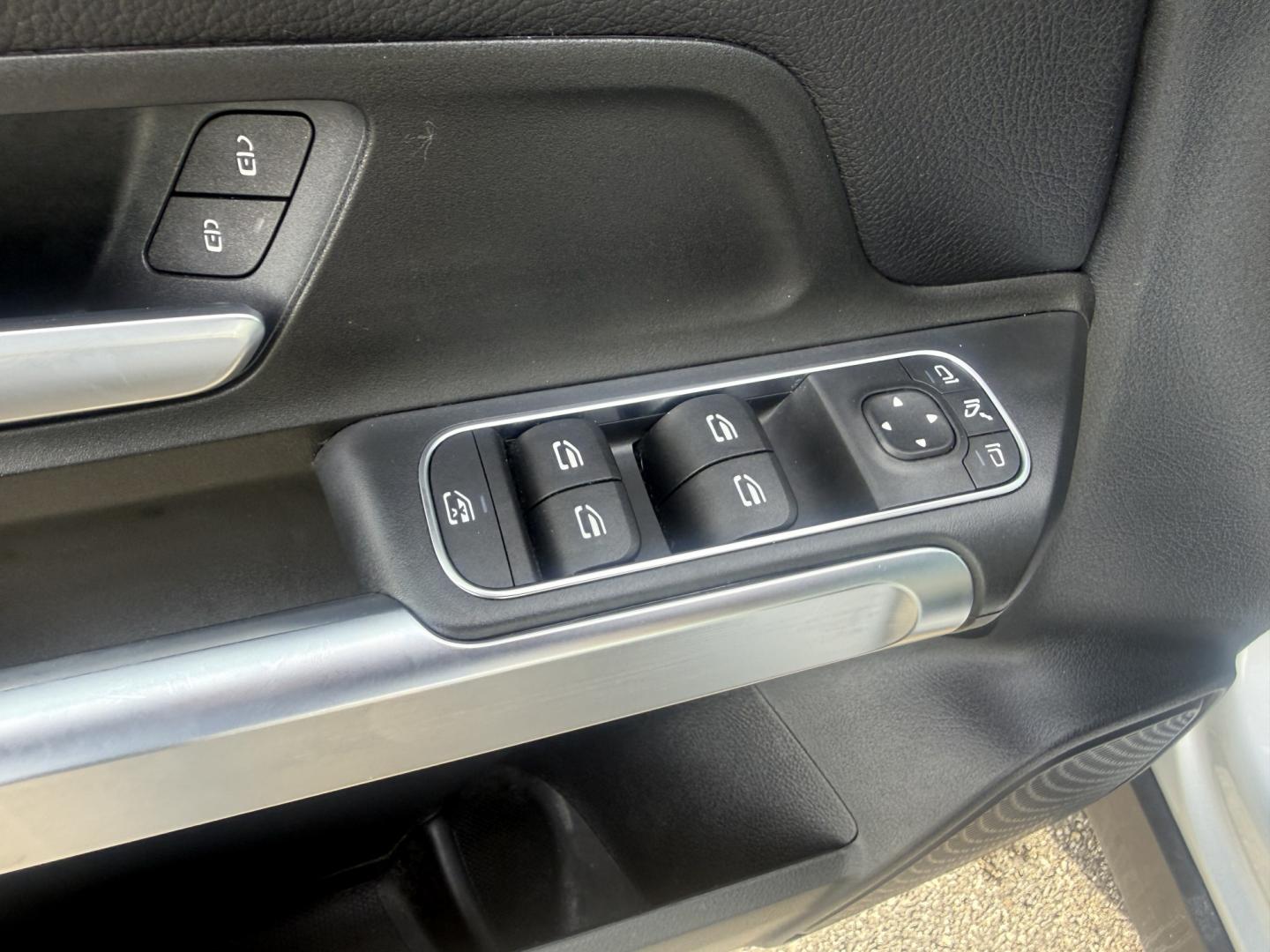 2022 Silver /Black Mercedes-Benz GLB-Class GLB 250 4MATIC (W1N4M4HB2NW) with an 2.0L I4 DOHC 16V Turbo engine, Automatic transmission, located at 11115 Chardon Rd. , Chardon, OH, 44024, (440) 214-9705, 41.580246, -81.241943- Photo#9