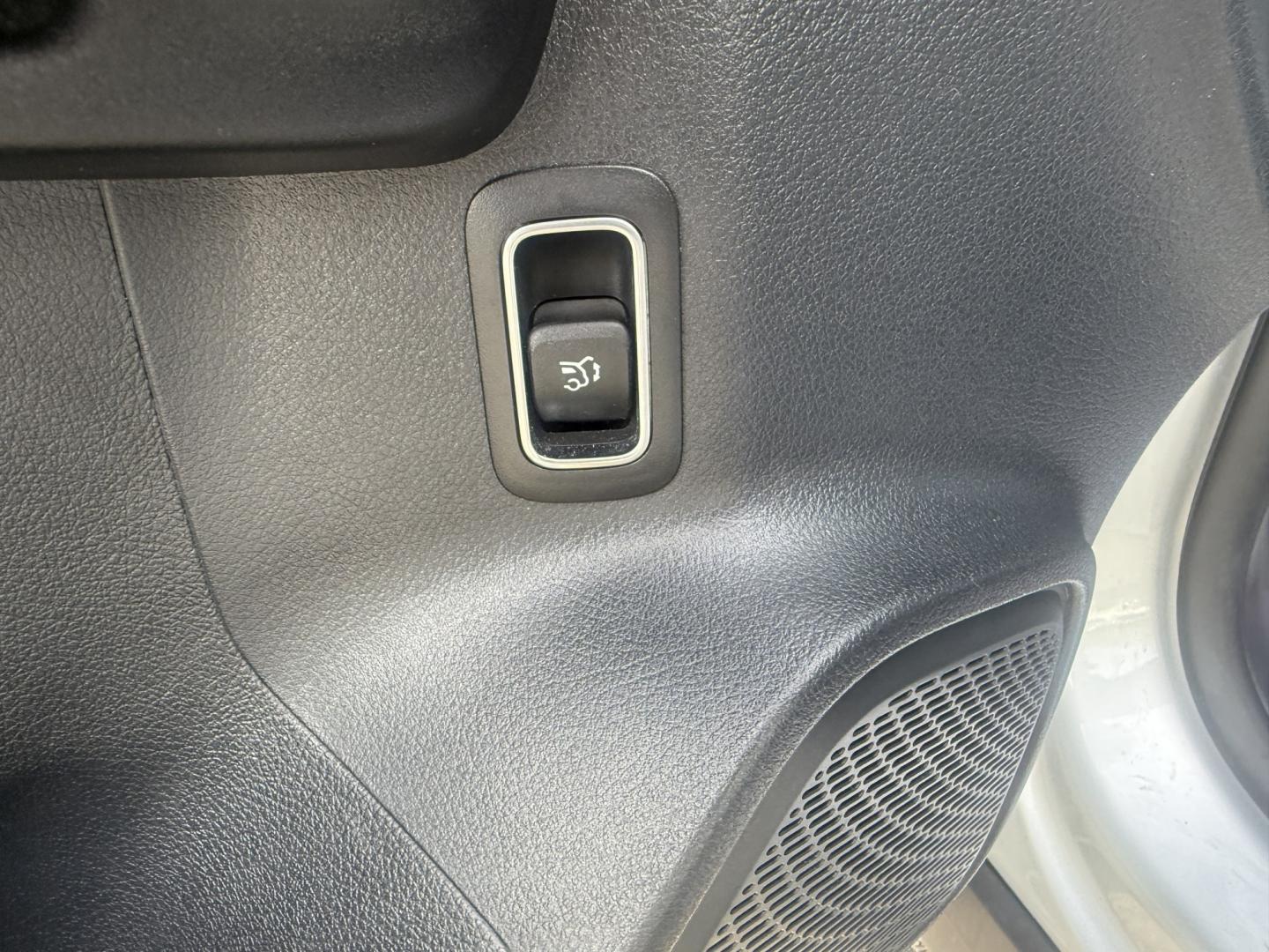2022 Silver /Black Mercedes-Benz GLB-Class GLB 250 4MATIC (W1N4M4HB2NW) with an 2.0L I4 DOHC 16V Turbo engine, Automatic transmission, located at 11115 Chardon Rd. , Chardon, OH, 44024, (440) 214-9705, 41.580246, -81.241943- Photo#35