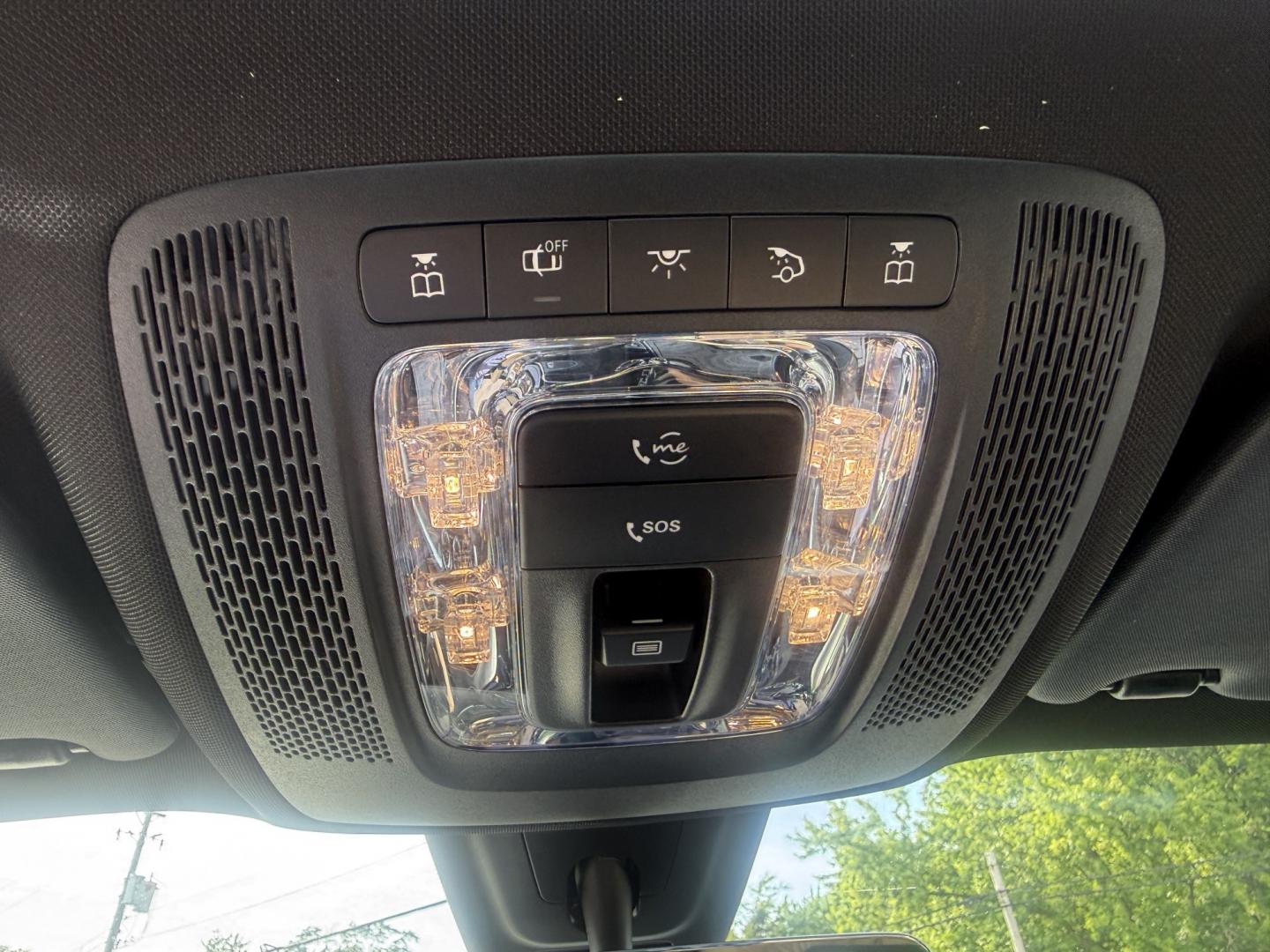 2022 Silver /Black Mercedes-Benz GLB-Class GLB 250 4MATIC (W1N4M4HB2NW) with an 2.0L I4 DOHC 16V Turbo engine, Automatic transmission, located at 11115 Chardon Rd. , Chardon, OH, 44024, (440) 214-9705, 41.580246, -81.241943- Photo#18