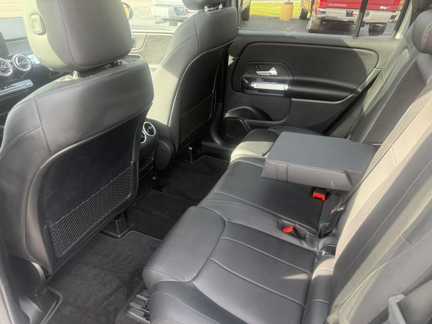 2022 Silver /Black Mercedes-Benz GLB-Class GLB 250 4MATIC (W1N4M4HB2NW) with an 2.0L I4 DOHC 16V Turbo engine, Automatic transmission, located at 11115 Chardon Rd. , Chardon, OH, 44024, (440) 214-9705, 41.580246, -81.241943- Photo#21