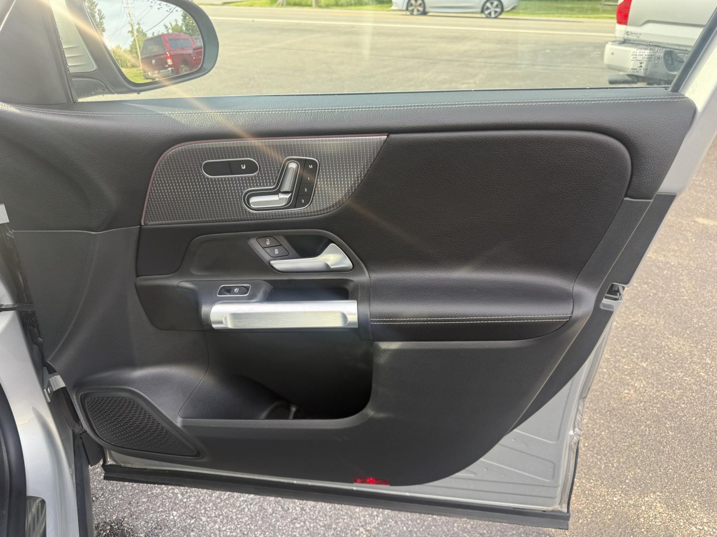 2022 Silver /Black Mercedes-Benz GLB-Class GLB 250 4MATIC (W1N4M4HB2NW) with an 2.0L I4 DOHC 16V Turbo engine, Automatic transmission, located at 11115 Chardon Rd. , Chardon, OH, 44024, (440) 214-9705, 41.580246, -81.241943- Photo#42