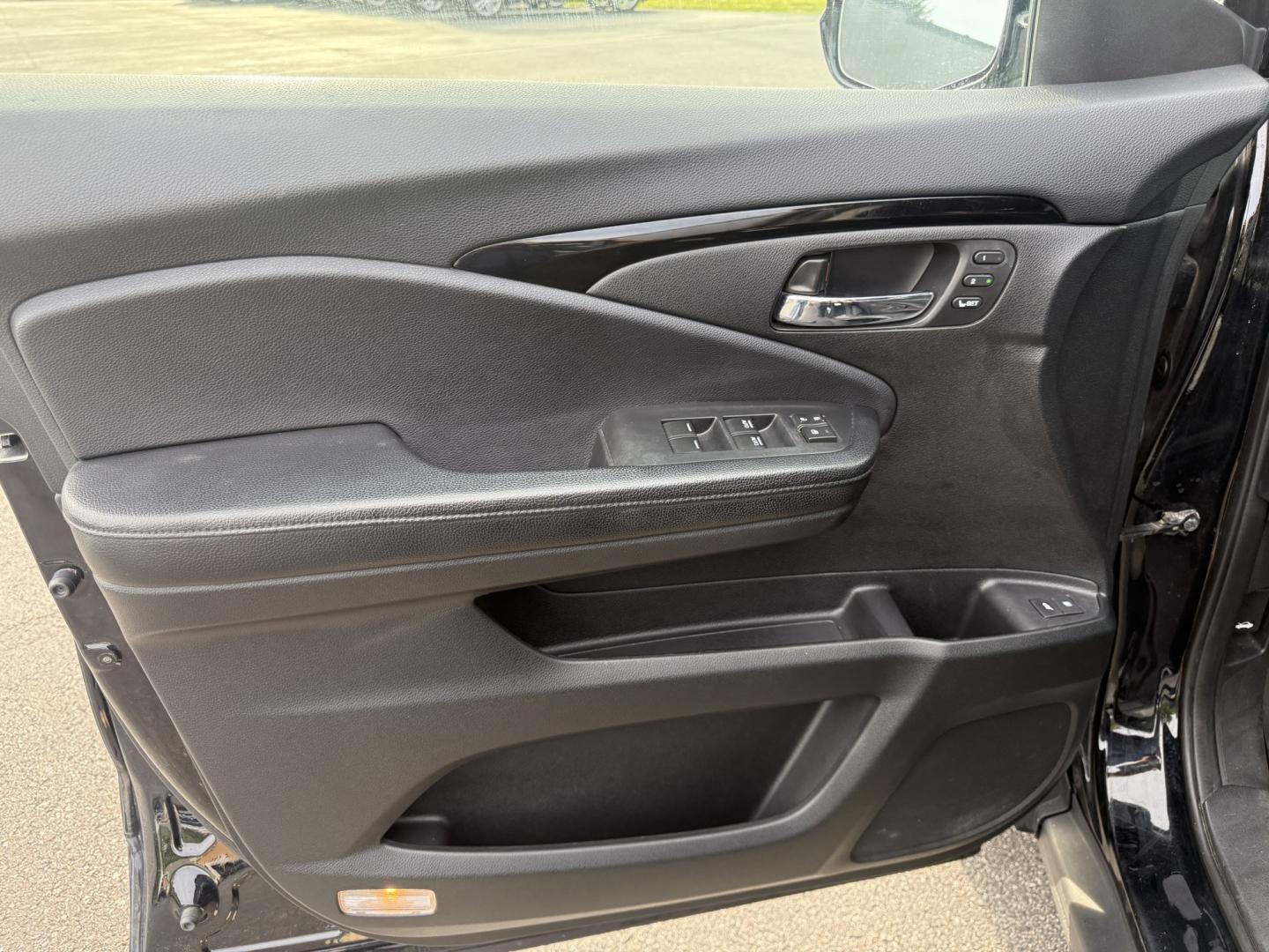 2018 Black /Black Honda Pilot Touring 4WD (5FNYF6H92JB) with an 3.5L V6 SOHC 24V engine, Automatic transmission, located at 547 E. Main St., Orwell, OH, 44076, (440) 437-5893, 41.535435, -80.847855 - 2018 Honda Pilot Touring AWD – Premium 3-Row Family SUV with Leather, Strong V6 Power, and Advanced Safety! This 2018 Honda Pilot Touring AWD is a loaded, upscale 3-row SUV that delivers the perfect combination of comfort, capability, and modern technology. Powered by Honda’s smooth 3.5L Earth- Photo#7