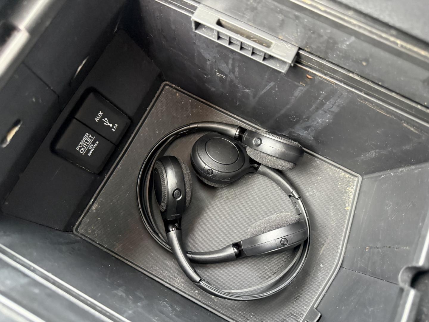 2018 Black /Black Honda Pilot Touring 4WD (5FNYF6H92JB) with an 3.5L V6 SOHC 24V engine, Automatic transmission, located at 547 E. Main St., Orwell, OH, 44076, (440) 437-5893, 41.535435, -80.847855 - 2018 Honda Pilot Touring AWD – Premium 3-Row Family SUV with Leather, Strong V6 Power, and Advanced Safety! This 2018 Honda Pilot Touring AWD is a loaded, upscale 3-row SUV that delivers the perfect combination of comfort, capability, and modern technology. Powered by Honda’s smooth 3.5L Earth- Photo#23