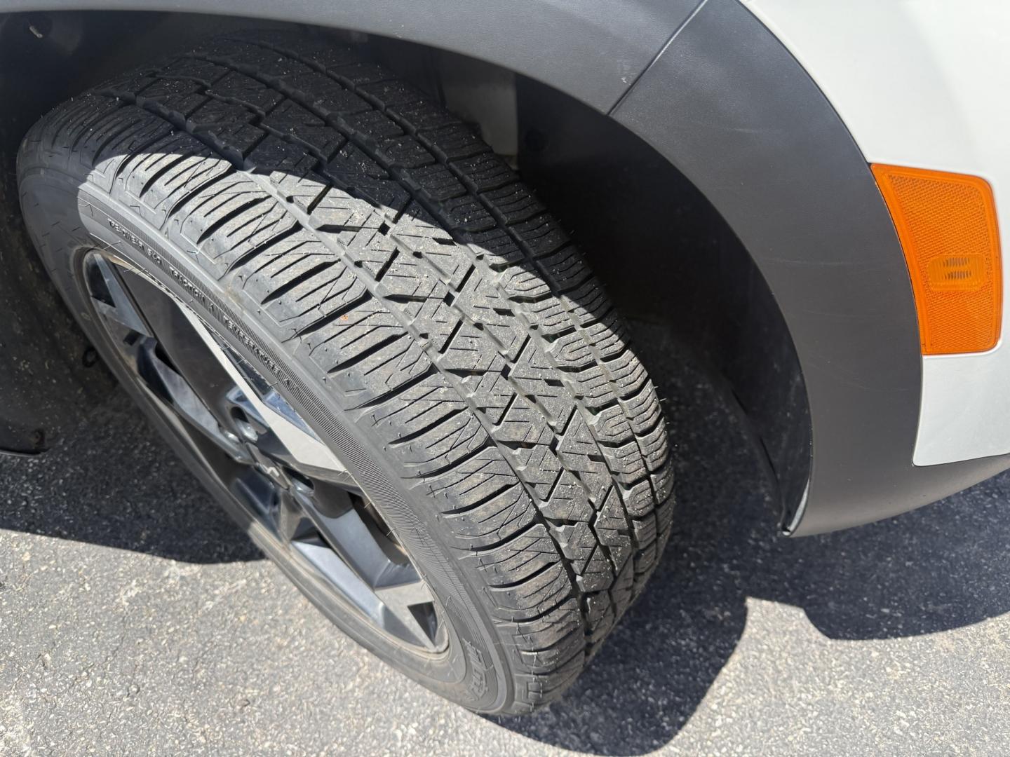 2024 White /Black Kia Seltos EX (KNDERCAA3R7) with an 2.0L I4 DOHC 16V engine, Automatic transmission, located at 547 E. Main St., Orwell, OH, 44076, (440) 437-5893, 41.535435, -80.847855 - 2024 Kia Seltos EX AWD – Stylish, Efficient, and Loaded with Premium Features! This nearly new 2024 Kia Seltos EX AWD is a sharp and versatile compact crossover that offers upscale comfort, confident all-weather performance, and excellent value. Powered by a smooth 2.0L I4 MPI engine paired with- Photo#4