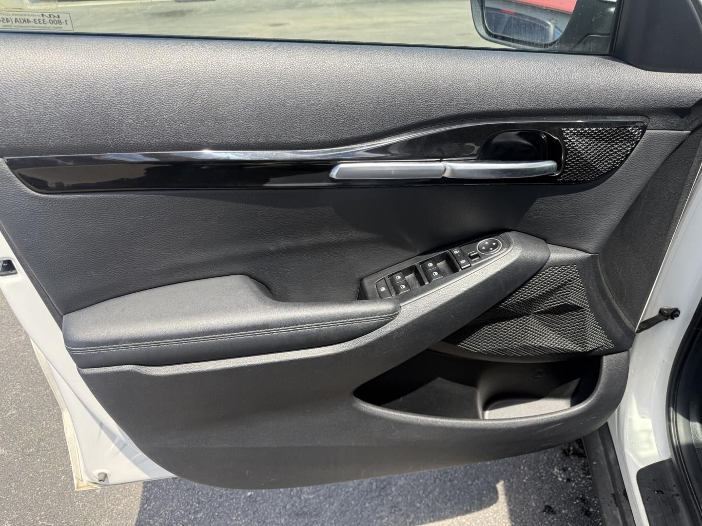 2024 White /Black Kia Seltos EX (KNDERCAA3R7) with an 2.0L I4 DOHC 16V engine, Automatic transmission, located at 547 E. Main St., Orwell, OH, 44076, (440) 437-5893, 41.535435, -80.847855 - 2024 Kia Seltos EX AWD – Stylish, Efficient, and Loaded with Premium Features! This nearly new 2024 Kia Seltos EX AWD is a sharp and versatile compact crossover that offers upscale comfort, confident all-weather performance, and excellent value. Powered by a smooth 2.0L I4 MPI engine paired with- Photo#8