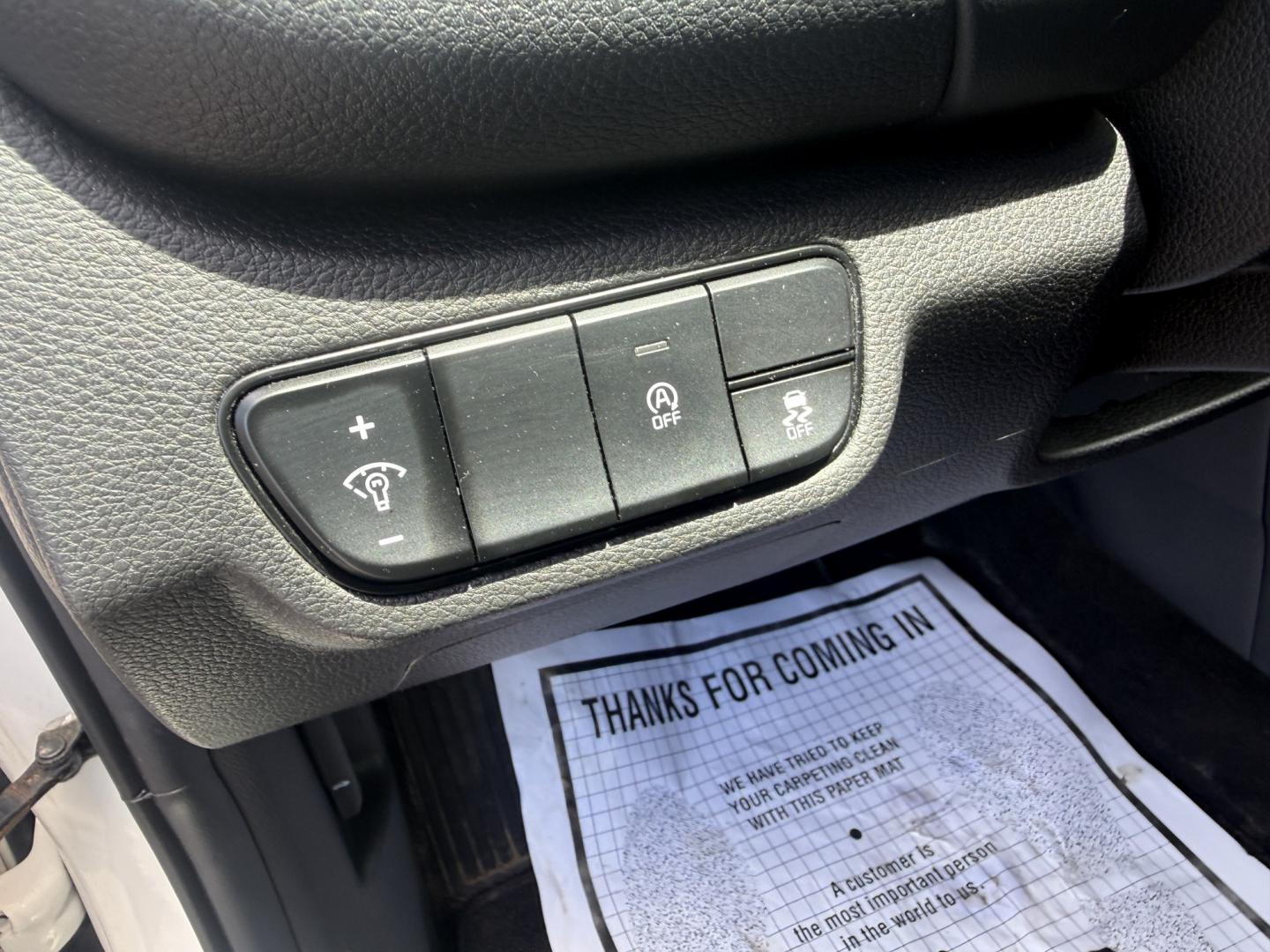 2024 White /Black Kia Seltos EX (KNDERCAA3R7) with an 2.0L I4 DOHC 16V engine, Automatic transmission, located at 547 E. Main St., Orwell, OH, 44076, (440) 437-5893, 41.535435, -80.847855 - 2024 Kia Seltos EX AWD – Stylish, Efficient, and Loaded with Premium Features! This nearly new 2024 Kia Seltos EX AWD is a sharp and versatile compact crossover that offers upscale comfort, confident all-weather performance, and excellent value. Powered by a smooth 2.0L I4 MPI engine paired with- Photo#10