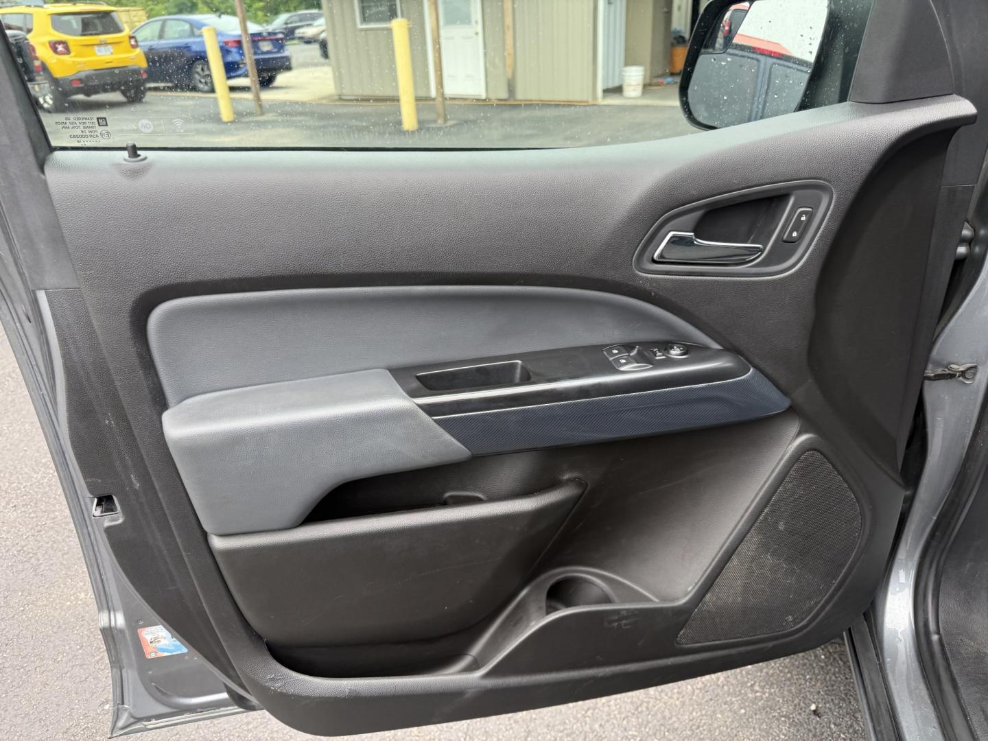 2018 Gray /Black Chevrolet Colorado Z71 Ext. Cab 4WD (1GCHTDEN2J1) with an 3.6L V6 DOHC 24V GAS engine, Automatic transmission, located at 547 E. Main St., Orwell, OH, 44076, (440) 437-5893, 41.535435, -80.847855 - 2018 Chevrolet Colorado Z71 Extended Cab 4WD – Off-Road Ready with V6 Power and Modern Comfort! This 2018 Chevrolet Colorado Z71 Extended Cab 4WD is a capable midsize truck that blends off-road toughness with everyday usability. Powered by a strong 3.6L V6 engine paired with a smooth 8-speed auto- Photo#7
