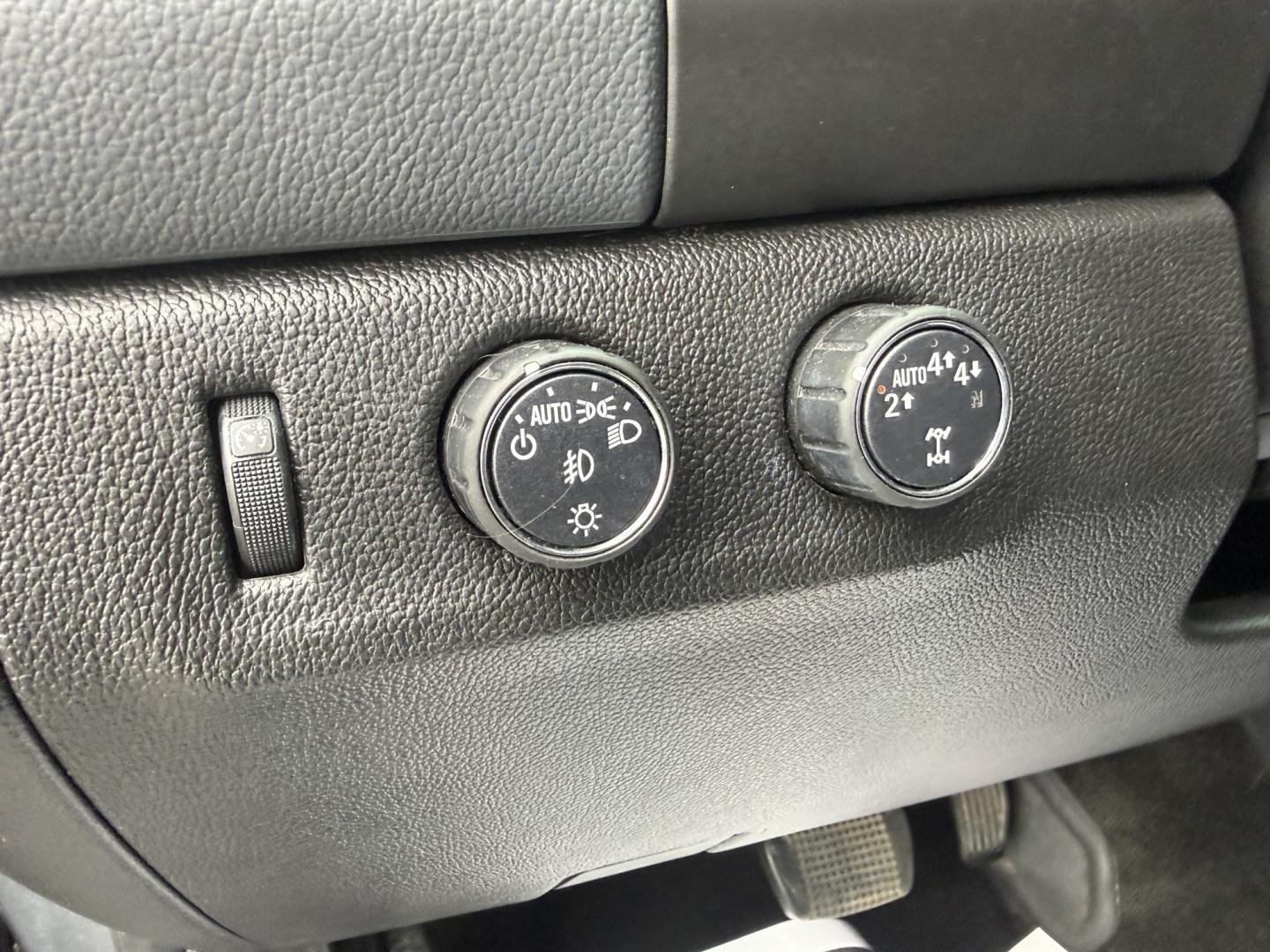 2018 Gray /Black Chevrolet Colorado Z71 Ext. Cab 4WD (1GCHTDEN2J1) with an 3.6L V6 DOHC 24V GAS engine, Automatic transmission, located at 547 E. Main St., Orwell, OH, 44076, (440) 437-5893, 41.535435, -80.847855 - 2018 Chevrolet Colorado Z71 Extended Cab 4WD – Off-Road Ready with V6 Power and Modern Comfort! This 2018 Chevrolet Colorado Z71 Extended Cab 4WD is a capable midsize truck that blends off-road toughness with everyday usability. Powered by a strong 3.6L V6 engine paired with a smooth 8-speed auto- Photo#8