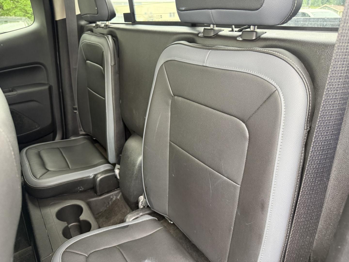 2018 Gray /Black Chevrolet Colorado Z71 Ext. Cab 4WD (1GCHTDEN2J1) with an 3.6L V6 DOHC 24V GAS engine, Automatic transmission, located at 547 E. Main St., Orwell, OH, 44076, (440) 437-5893, 41.535435, -80.847855 - 2018 Chevrolet Colorado Z71 Extended Cab 4WD – Off-Road Ready with V6 Power and Modern Comfort! This 2018 Chevrolet Colorado Z71 Extended Cab 4WD is a capable midsize truck that blends off-road toughness with everyday usability. Powered by a strong 3.6L V6 engine paired with a smooth 8-speed auto- Photo#17