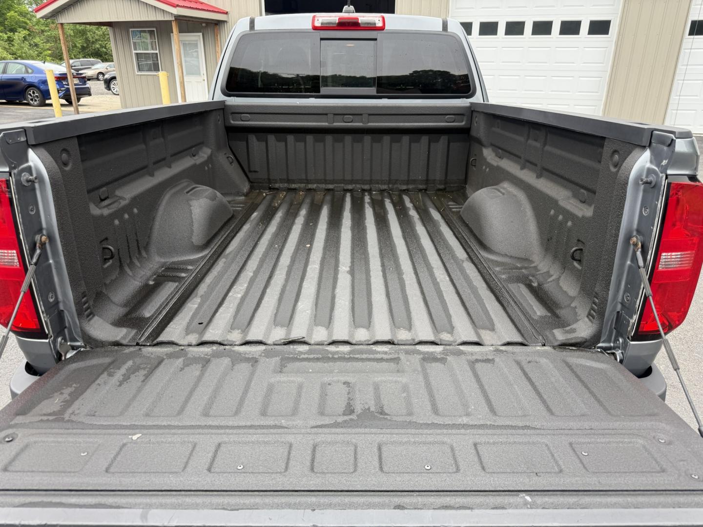 2018 Gray /Black Chevrolet Colorado Z71 Ext. Cab 4WD (1GCHTDEN2J1) with an 3.6L V6 DOHC 24V GAS engine, Automatic transmission, located at 547 E. Main St., Orwell, OH, 44076, (440) 437-5893, 41.535435, -80.847855 - 2018 Chevrolet Colorado Z71 Extended Cab 4WD – Off-Road Ready with V6 Power and Modern Comfort! This 2018 Chevrolet Colorado Z71 Extended Cab 4WD is a capable midsize truck that blends off-road toughness with everyday usability. Powered by a strong 3.6L V6 engine paired with a smooth 8-speed auto- Photo#19