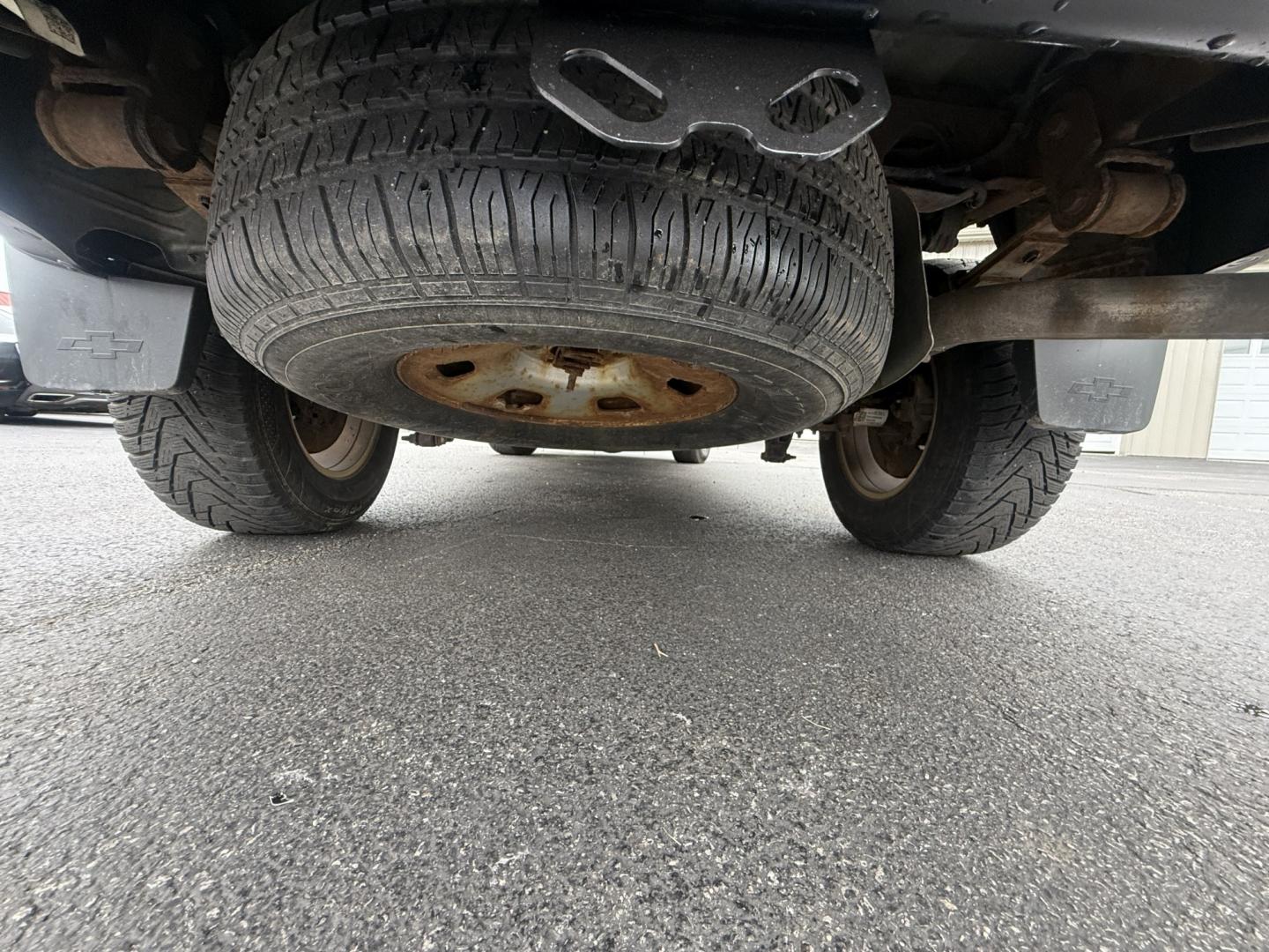 2018 Gray /Black Chevrolet Colorado Z71 Ext. Cab 4WD (1GCHTDEN2J1) with an 3.6L V6 DOHC 24V GAS engine, Automatic transmission, located at 547 E. Main St., Orwell, OH, 44076, (440) 437-5893, 41.535435, -80.847855 - 2018 Chevrolet Colorado Z71 Extended Cab 4WD – Off-Road Ready with V6 Power and Modern Comfort! This 2018 Chevrolet Colorado Z71 Extended Cab 4WD is a capable midsize truck that blends off-road toughness with everyday usability. Powered by a strong 3.6L V6 engine paired with a smooth 8-speed auto- Photo#39