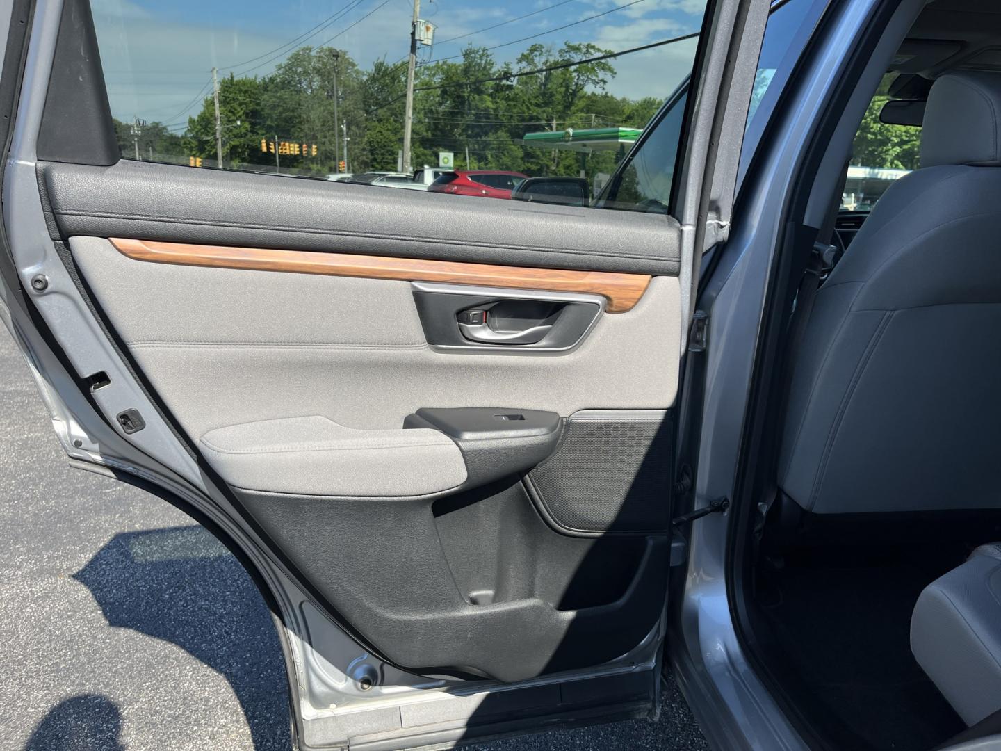 2017 Silver /Gray Honda CR-V EX AWD (2HKRW2H52HH) with an 1.5L I4 DOHC 16V TURBO engine, Automatic transmission, located at 11115 Chardon Rd. , Chardon, OH, 44024, (440) 214-9705, 41.580246, -81.241943- Photo#27