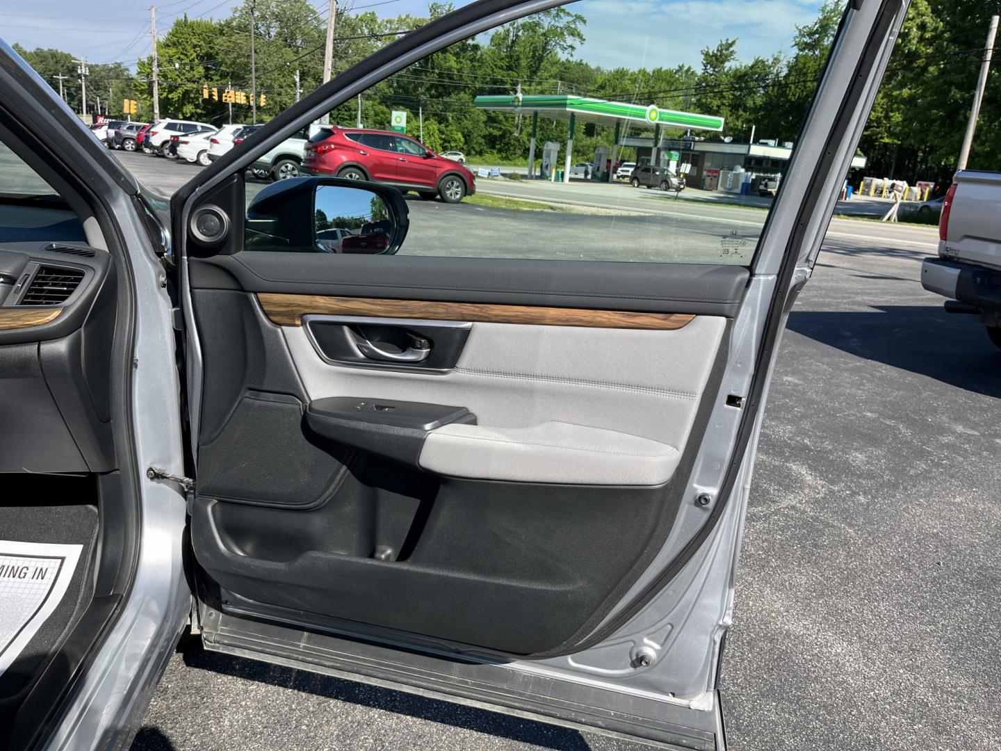 2017 Silver /Gray Honda CR-V EX AWD (2HKRW2H52HH) with an 1.5L I4 DOHC 16V TURBO engine, Automatic transmission, located at 11115 Chardon Rd. , Chardon, OH, 44024, (440) 214-9705, 41.580246, -81.241943- Photo#32