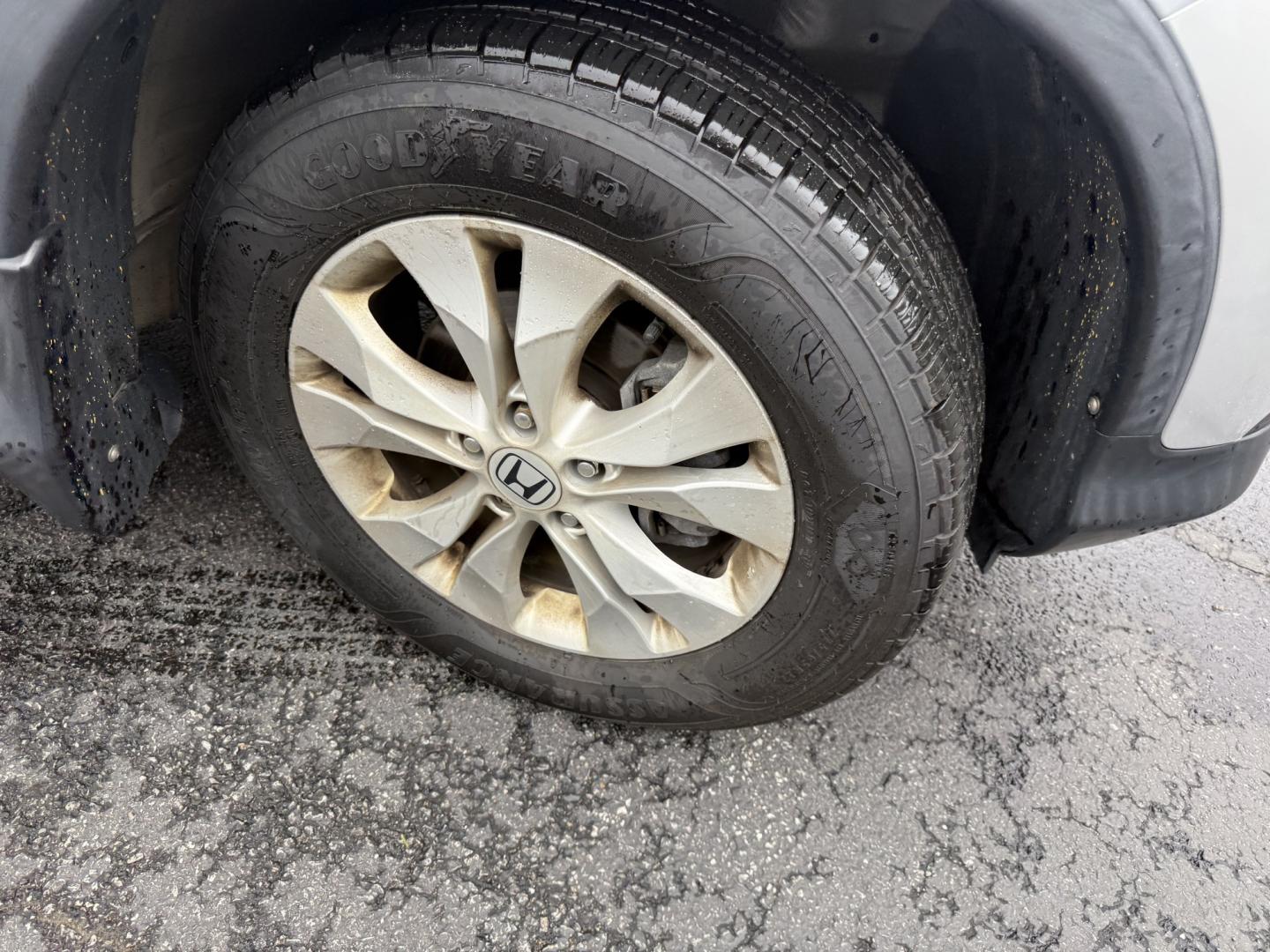 2014 Silver /Gray Honda CR-V EX-L 4WD 5-Speed AT (2HKRM4H71EH) with an 2.4L I4 DOHC 16V engine, Automatic transmission, located at 547 E. Main St., Orwell, OH, 44076, (440) 437-5893, 41.535435, -80.847855 - 2014 Honda CR-V EX-L 4WD – Premium Compact SUV with Fresh Service and Honda Reliability! This 2014 Honda CR-V EX-L 4WD is a clean, well-maintained compact SUV that offers upscale comfort and proven all-weather capability. Powered by a smooth 2.4L I4 engine paired with a durable 5-speed automatic- Photo#5