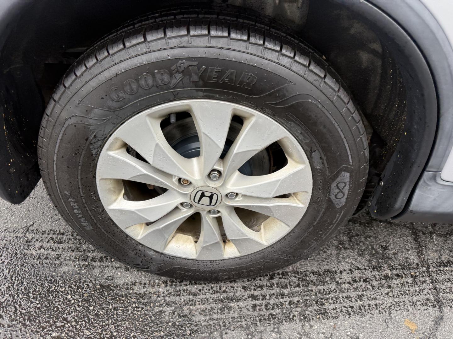 2014 Silver /Gray Honda CR-V EX-L 4WD 5-Speed AT (2HKRM4H71EH) with an 2.4L I4 DOHC 16V engine, Automatic transmission, located at 547 E. Main St., Orwell, OH, 44076, (440) 437-5893, 41.535435, -80.847855 - 2014 Honda CR-V EX-L 4WD – Premium Compact SUV with Fresh Service and Honda Reliability! This 2014 Honda CR-V EX-L 4WD is a clean, well-maintained compact SUV that offers upscale comfort and proven all-weather capability. Powered by a smooth 2.4L I4 engine paired with a durable 5-speed automatic- Photo#27