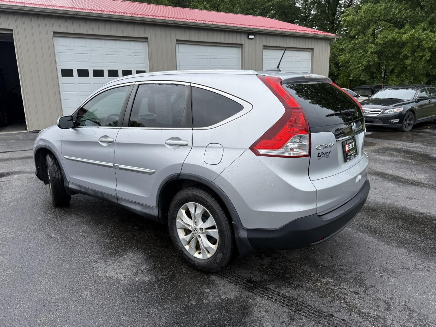 2014 Silver /Gray Honda CR-V EX-L 4WD 5-Speed AT (2HKRM4H71EH) with an 2.4L I4 DOHC 16V engine, Automatic transmission, located at 547 E. Main St., Orwell, OH, 44076, (440) 437-5893, 41.535435, -80.847855 - 2014 Honda CR-V EX-L 4WD – Premium Compact SUV with Fresh Service and Honda Reliability! This 2014 Honda CR-V EX-L 4WD is a clean, well-maintained compact SUV that offers upscale comfort and proven all-weather capability. Powered by a smooth 2.4L I4 engine paired with a durable 5-speed automatic- Photo#31