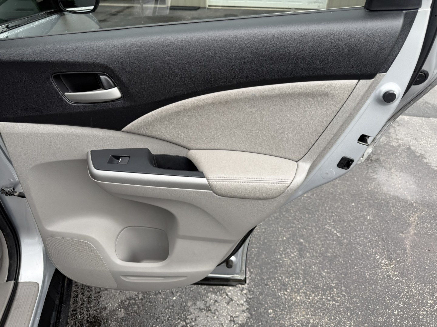 2014 Silver /Gray Honda CR-V EX-L 4WD 5-Speed AT (2HKRM4H71EH) with an 2.4L I4 DOHC 16V engine, Automatic transmission, located at 547 E. Main St., Orwell, OH, 44076, (440) 437-5893, 41.535435, -80.847855 - 2014 Honda CR-V EX-L 4WD – Premium Compact SUV with Fresh Service and Honda Reliability! This 2014 Honda CR-V EX-L 4WD is a clean, well-maintained compact SUV that offers upscale comfort and proven all-weather capability. Powered by a smooth 2.4L I4 engine paired with a durable 5-speed automatic- Photo#41