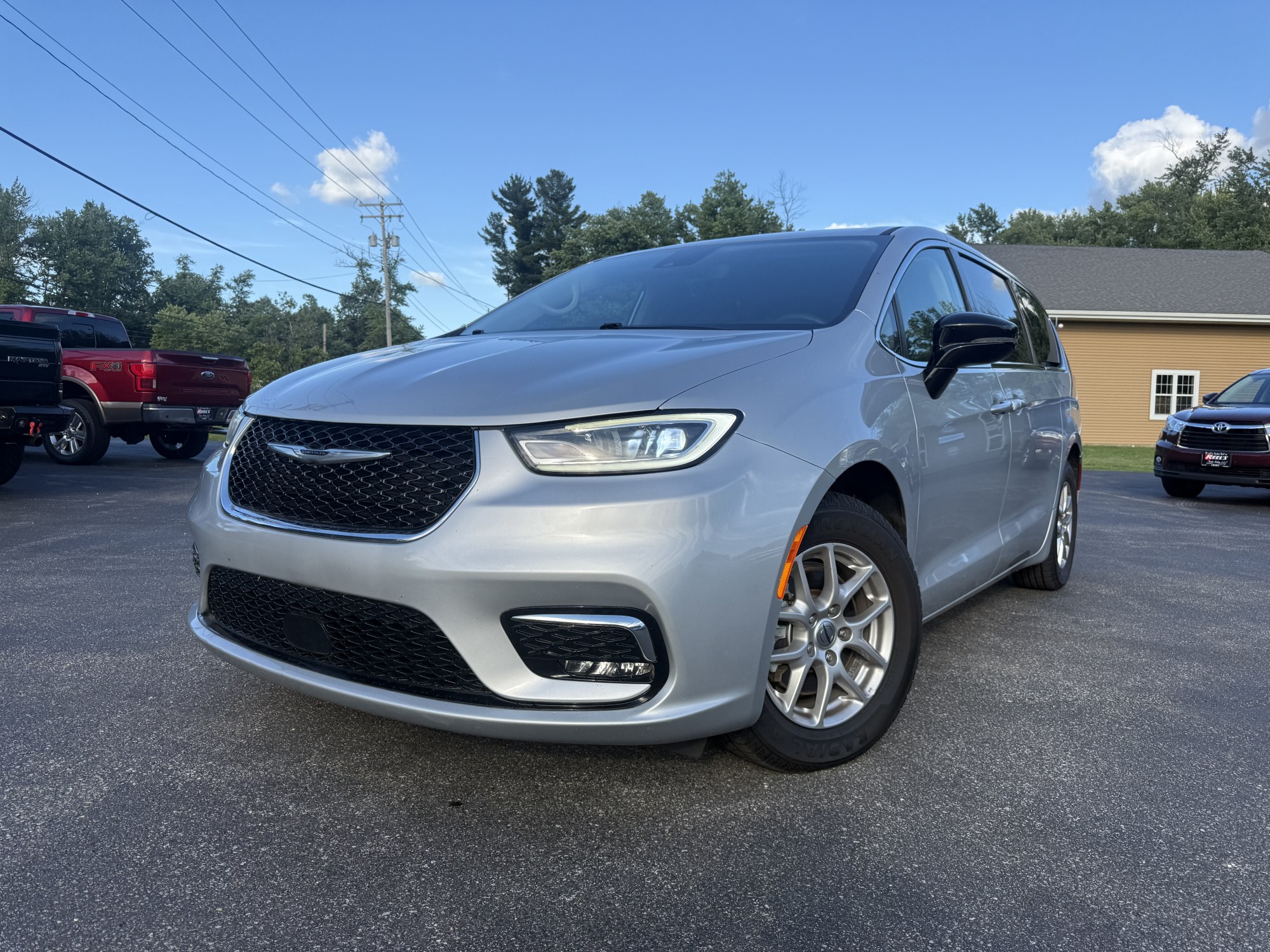 photo of 2024 Chrysler Pacifica Touring L