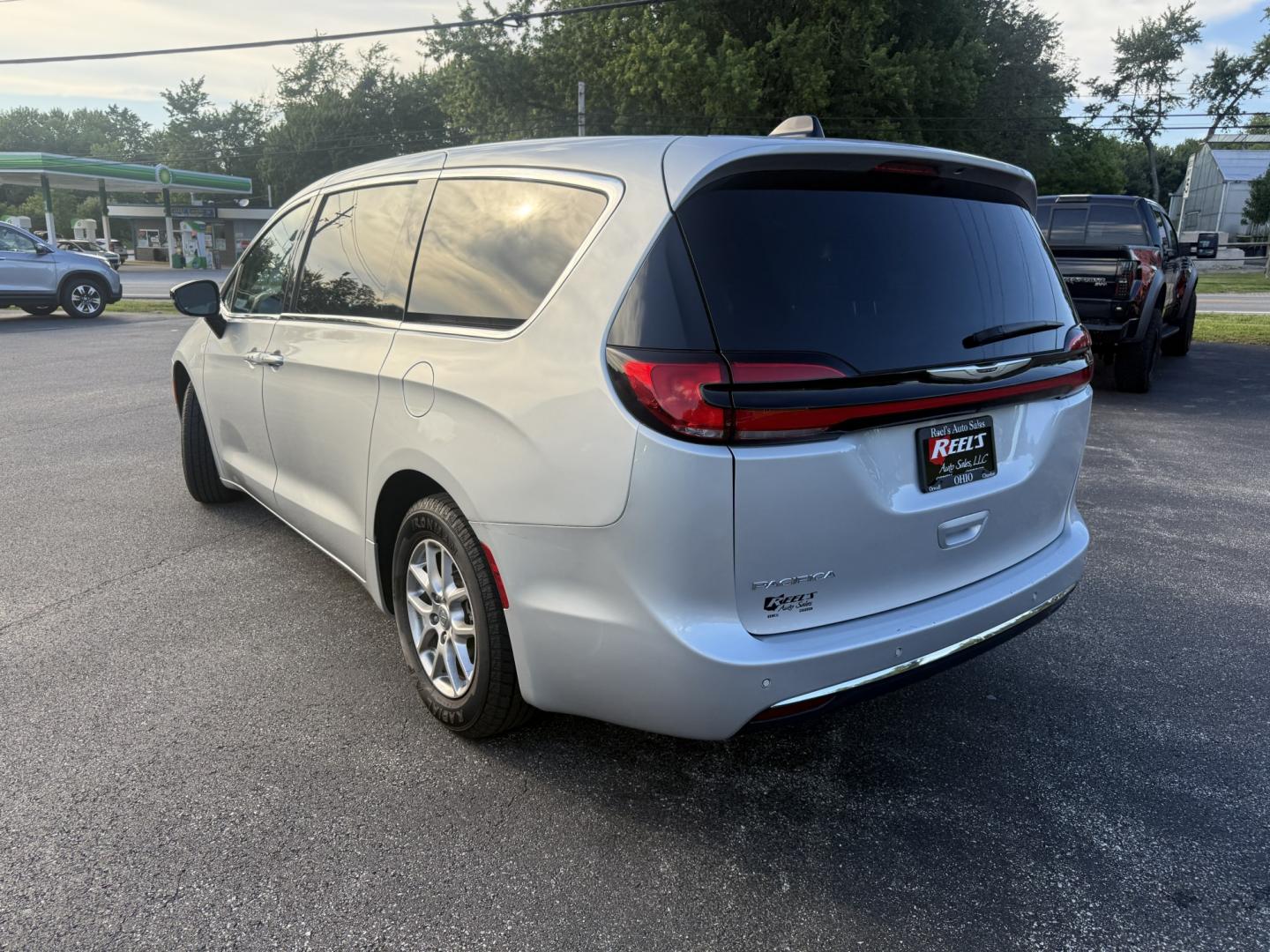 2024 Silver /Black Chrysler Pacifica Touring L (2C4RC1BG6RR) with an 3.6L V6 DOHC 24V engine, Automatic transmission, located at 11115 Chardon Rd. , Chardon, OH, 44024, (440) 214-9705, 41.580246, -81.241943 - 2024 Chrysler Pacifica Touring L – Modern Family Minivan with Stow ’n Go, Premium Features, and Top-Tier Safety! This 2024 Chrysler Pacifica Touring L is a refined and well-equipped family minivan that offers comfort, versatility, and advanced safety in one stylish package. Powered by a smooth- Photo#33
