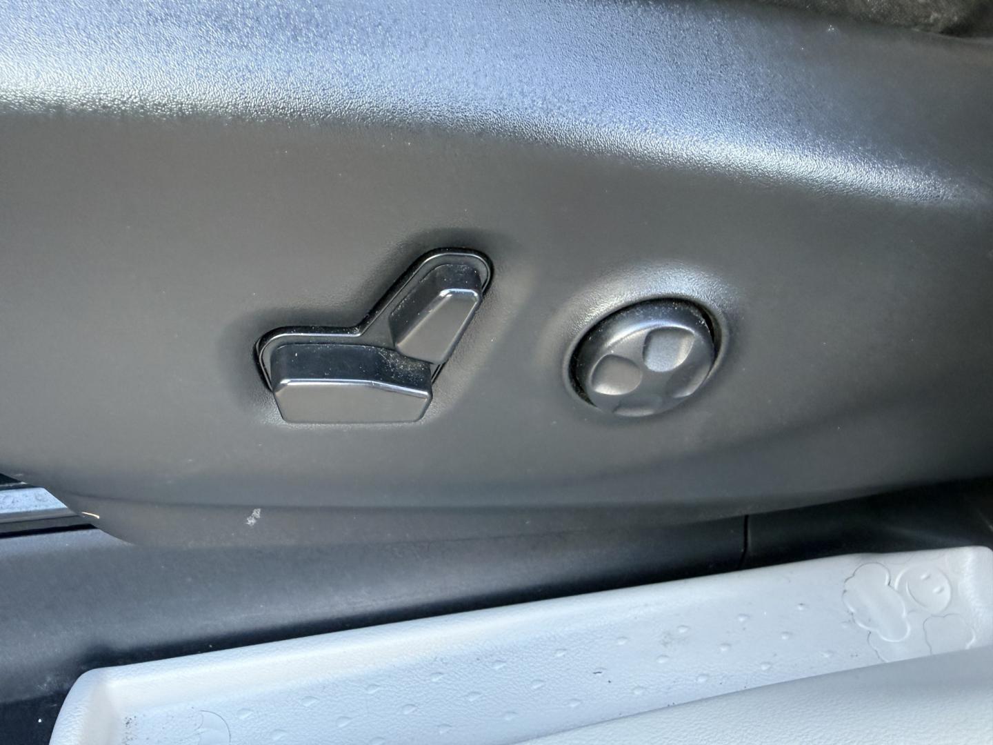 2024 Silver /Black Chrysler Pacifica Touring L (2C4RC1BG6RR) with an 3.6L V6 DOHC 24V engine, Automatic transmission, located at 11115 Chardon Rd. , Chardon, OH, 44024, (440) 214-9705, 41.580246, -81.241943 - 2024 Chrysler Pacifica Touring L – Modern Family Minivan with Stow ’n Go, Premium Features, and Top-Tier Safety! This 2024 Chrysler Pacifica Touring L is a refined and well-equipped family minivan that offers comfort, versatility, and advanced safety in one stylish package. Powered by a smooth- Photo#10