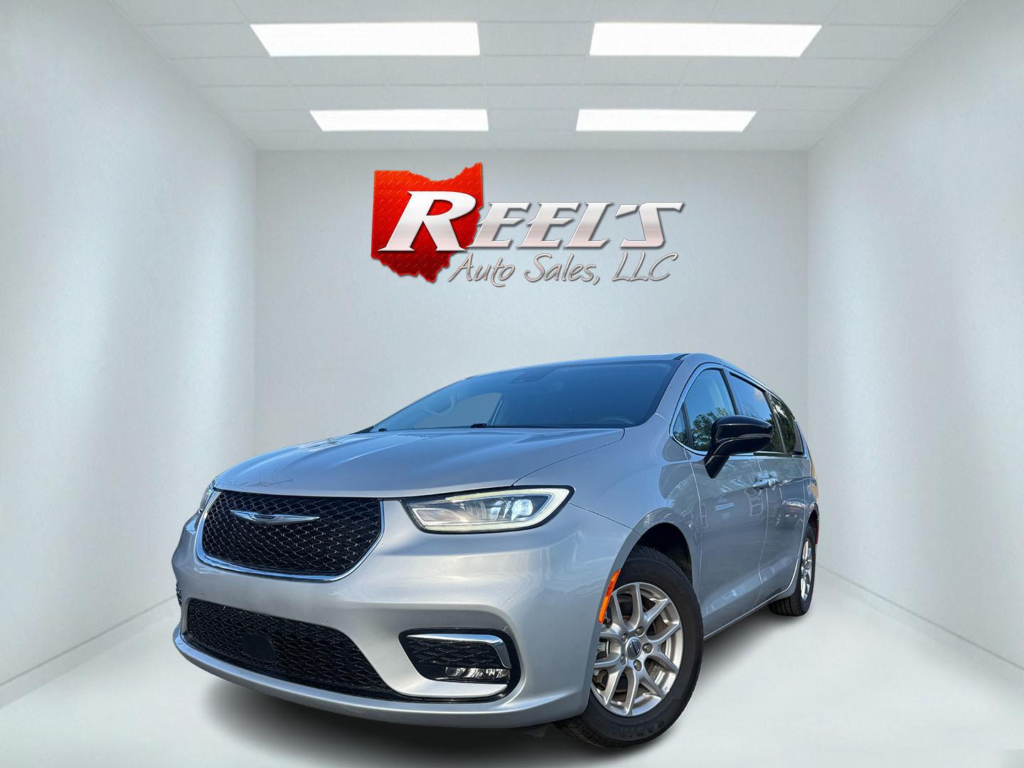 2024 Silver /Black Chrysler Pacifica Touring L (2C4RC1BG6RR) with an 3.6L V6 DOHC 24V engine, Automatic transmission, located at 11115 Chardon Rd. , Chardon, OH, 44024, (440) 214-9705, 41.580246, -81.241943 - 2024 Chrysler Pacifica Touring L – Modern Family Minivan with Stow ’n Go, Premium Features, and Top-Tier Safety! This 2024 Chrysler Pacifica Touring L is a refined and well-equipped family minivan that offers comfort, versatility, and advanced safety in one stylish package. Powered by a smooth- Photo#0