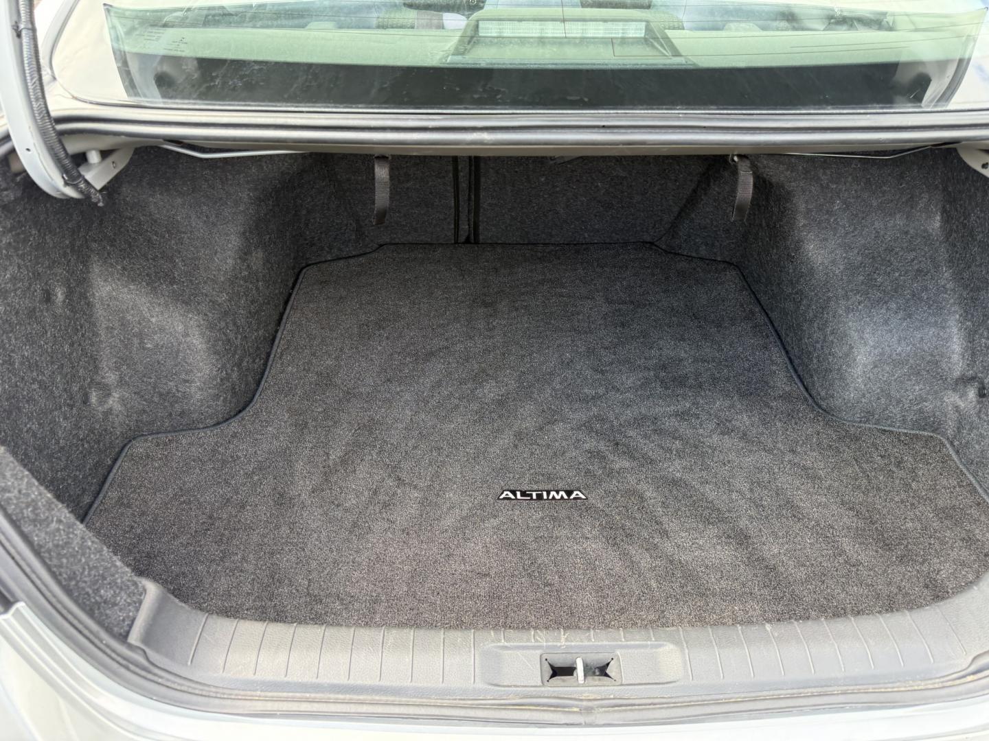 2015 Silver /Black Nissan Altima 2.5 SV (1N4AL3AP9FC) with an 2.5L I4 DOHC 16V engine, Automatic transmission, located at 547 E. Main St., Orwell, OH, 44076, (440) 437-5893, 41.535435, -80.847855 - 2015 Nissan Altima 2.5 SV – Efficient, Comfortable, and Well-Equipped Midsize Sedan! This clean 2015 Nissan Altima 2.5 SV is a reliable and fuel-efficient sedan that’s perfect for daily commuting and long highway trips. Powered by a smooth 2.5L I4 engine, it delivers responsive performance whil- Photo#22