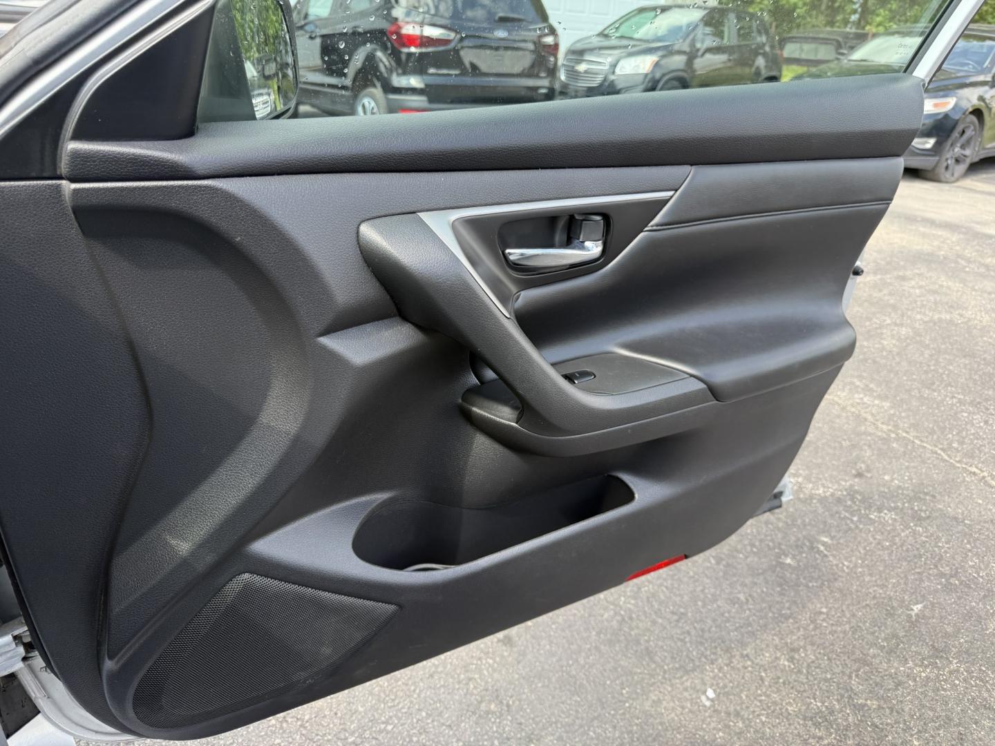 2015 Silver /Black Nissan Altima 2.5 SV (1N4AL3AP9FC) with an 2.5L I4 DOHC 16V engine, Automatic transmission, located at 547 E. Main St., Orwell, OH, 44076, (440) 437-5893, 41.535435, -80.847855 - 2015 Nissan Altima 2.5 SV – Efficient, Comfortable, and Well-Equipped Midsize Sedan! This clean 2015 Nissan Altima 2.5 SV is a reliable and fuel-efficient sedan that’s perfect for daily commuting and long highway trips. Powered by a smooth 2.5L I4 engine, it delivers responsive performance whil- Photo#37